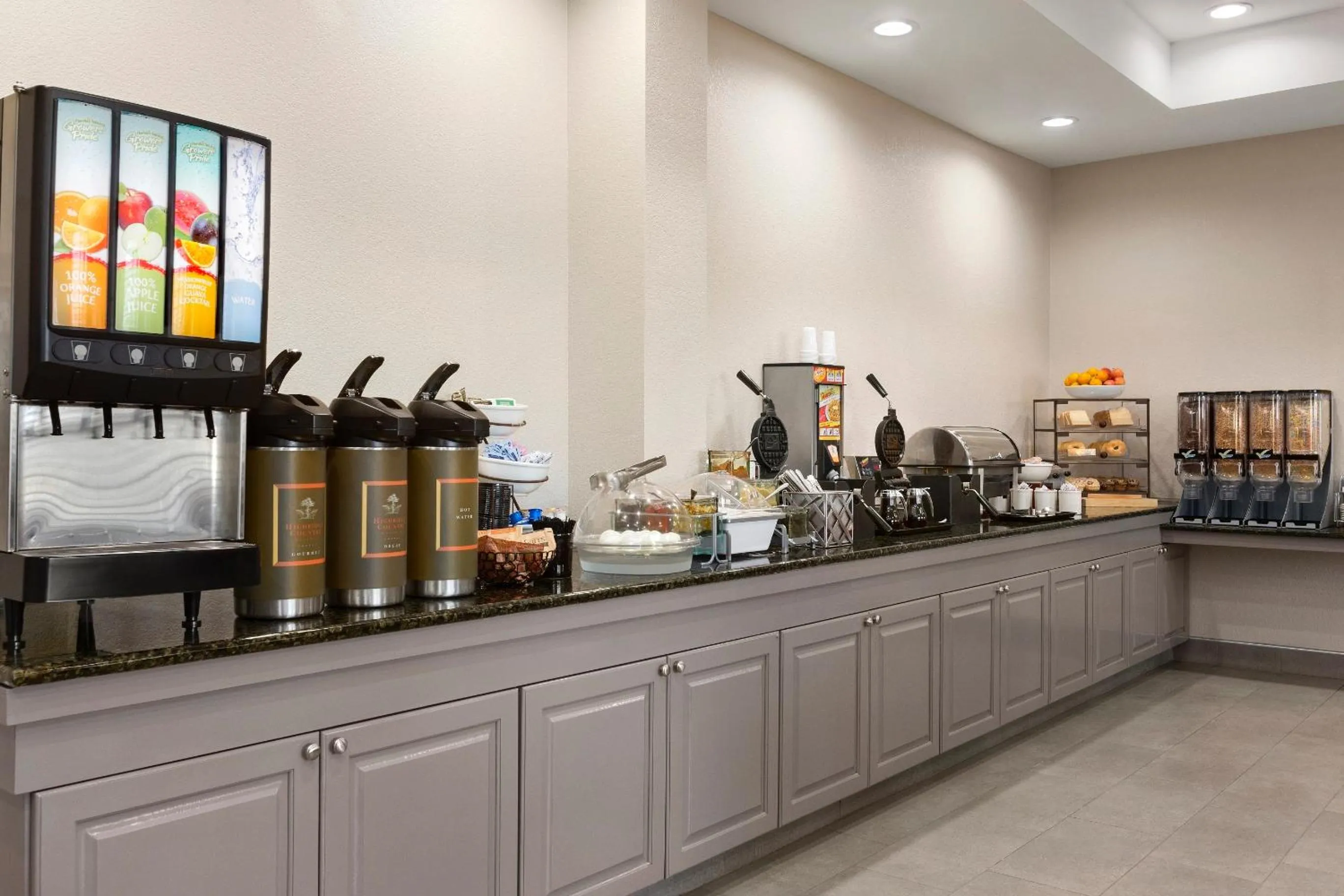 Breakfast in Country Inn & Suites by Radisson, Panama City Beach, FL