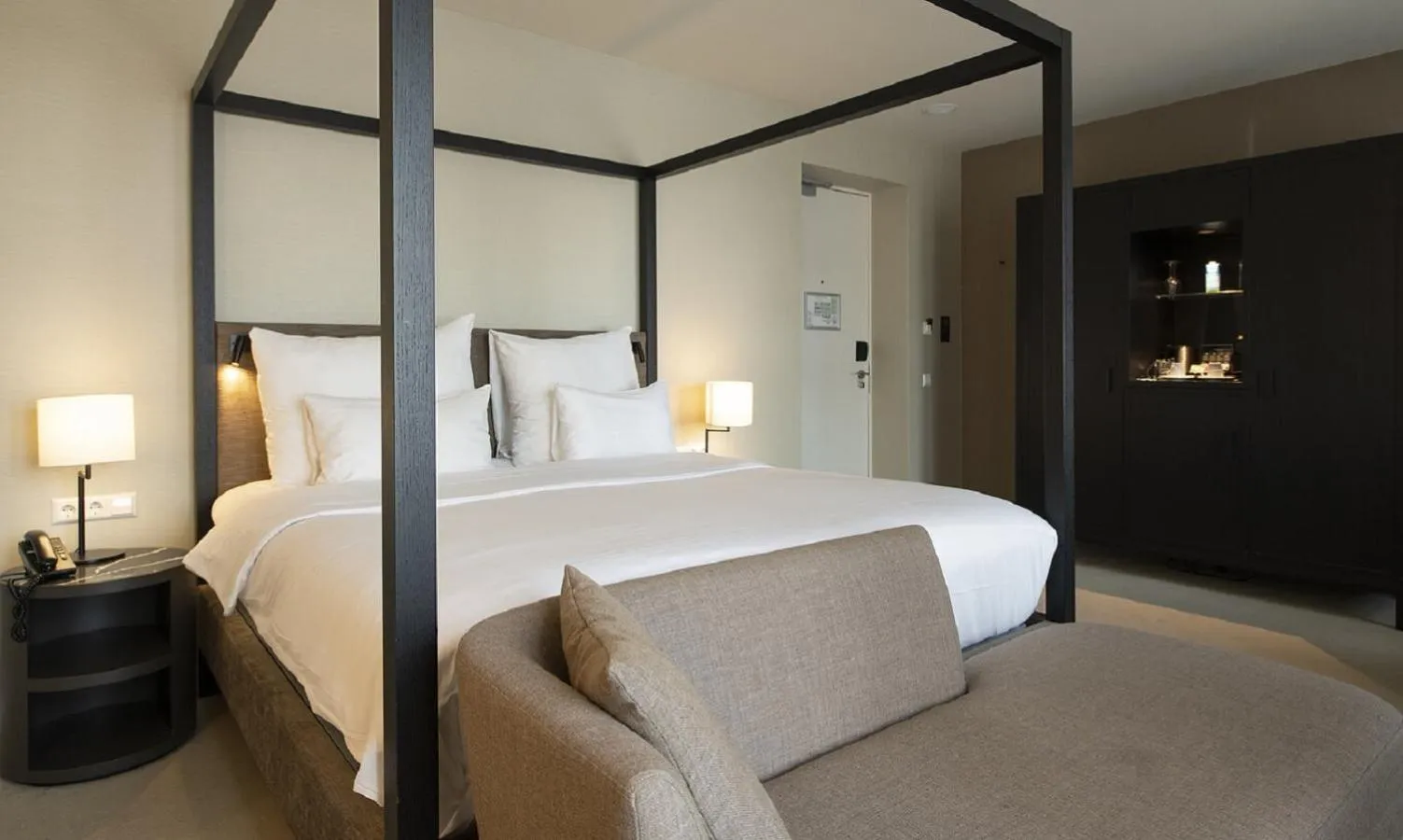Bed in Pestana Amsterdam Riverside