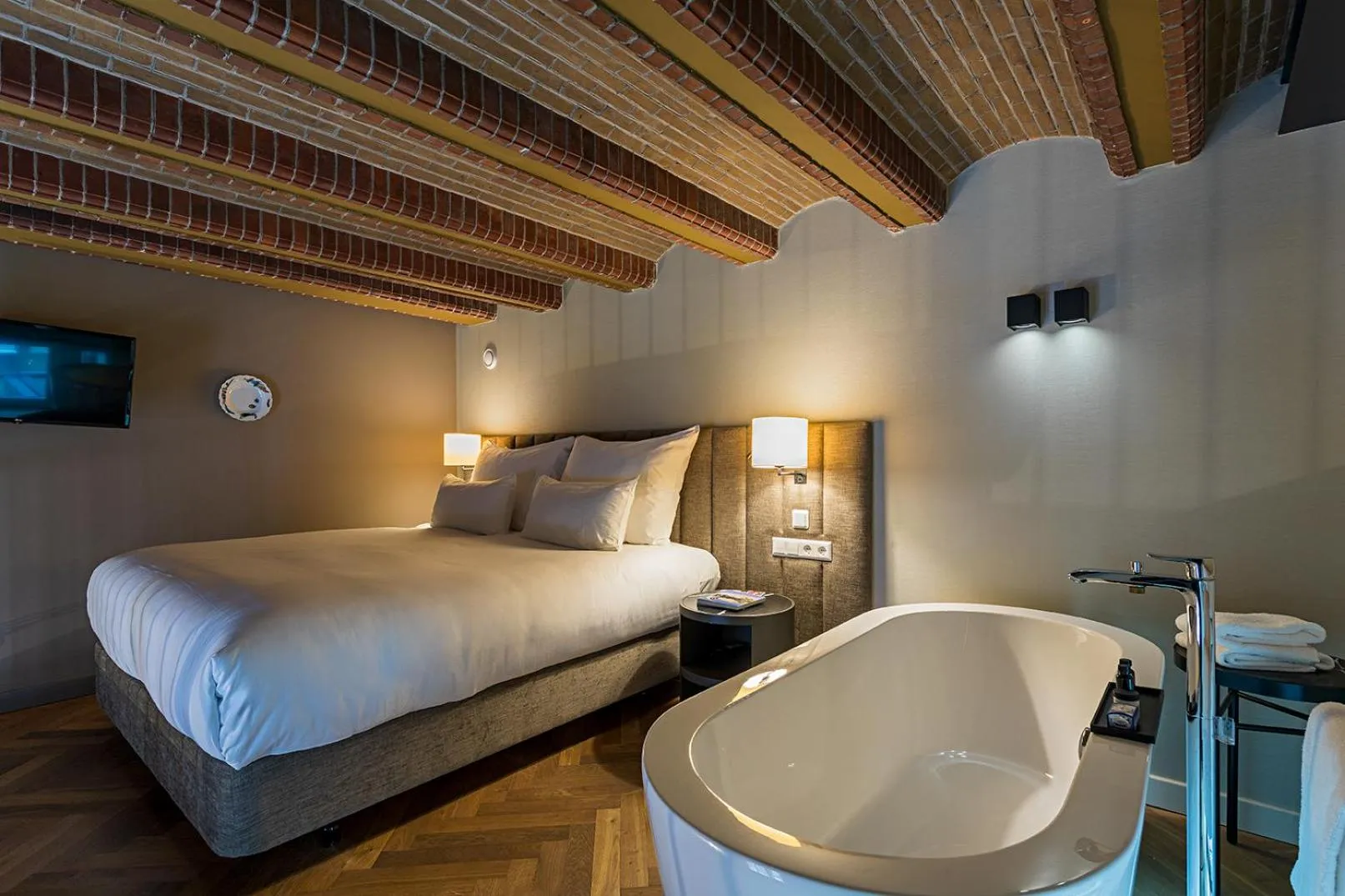 Bed in Pestana Amsterdam Riverside