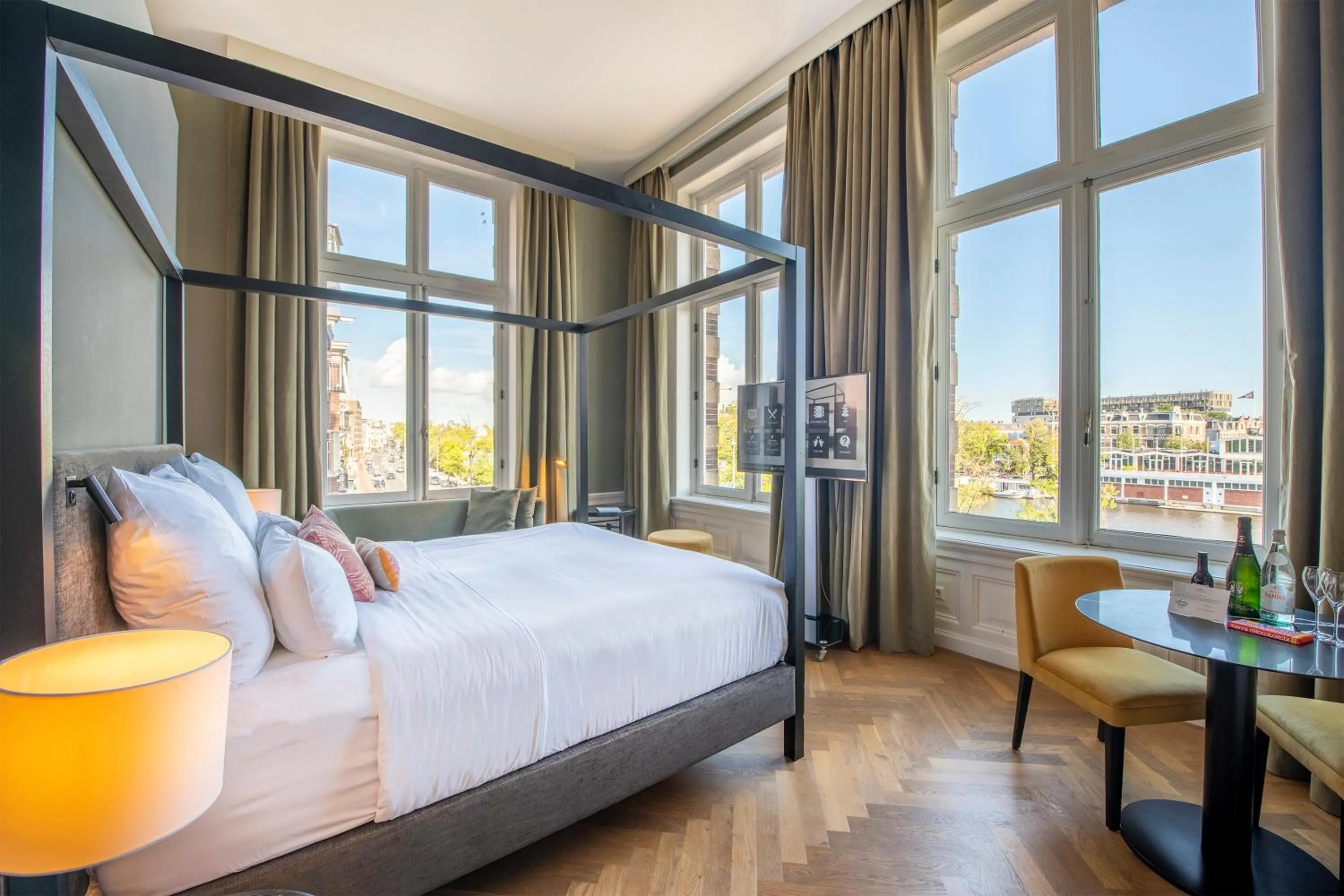 Bed in Pestana Amsterdam Riverside