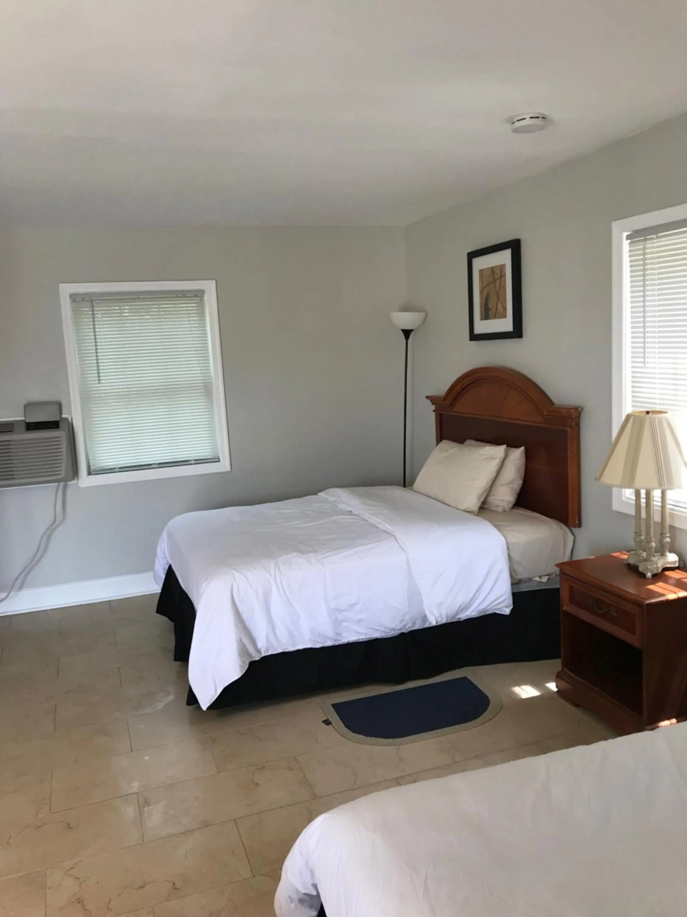 Bed in Red Carpet Inn, Alexandria