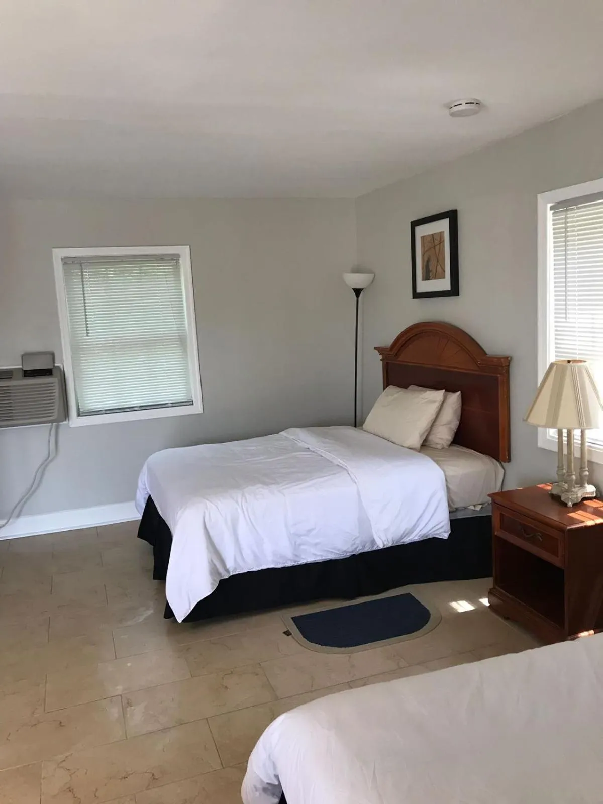 Bed in Red Carpet Inn, Alexandria