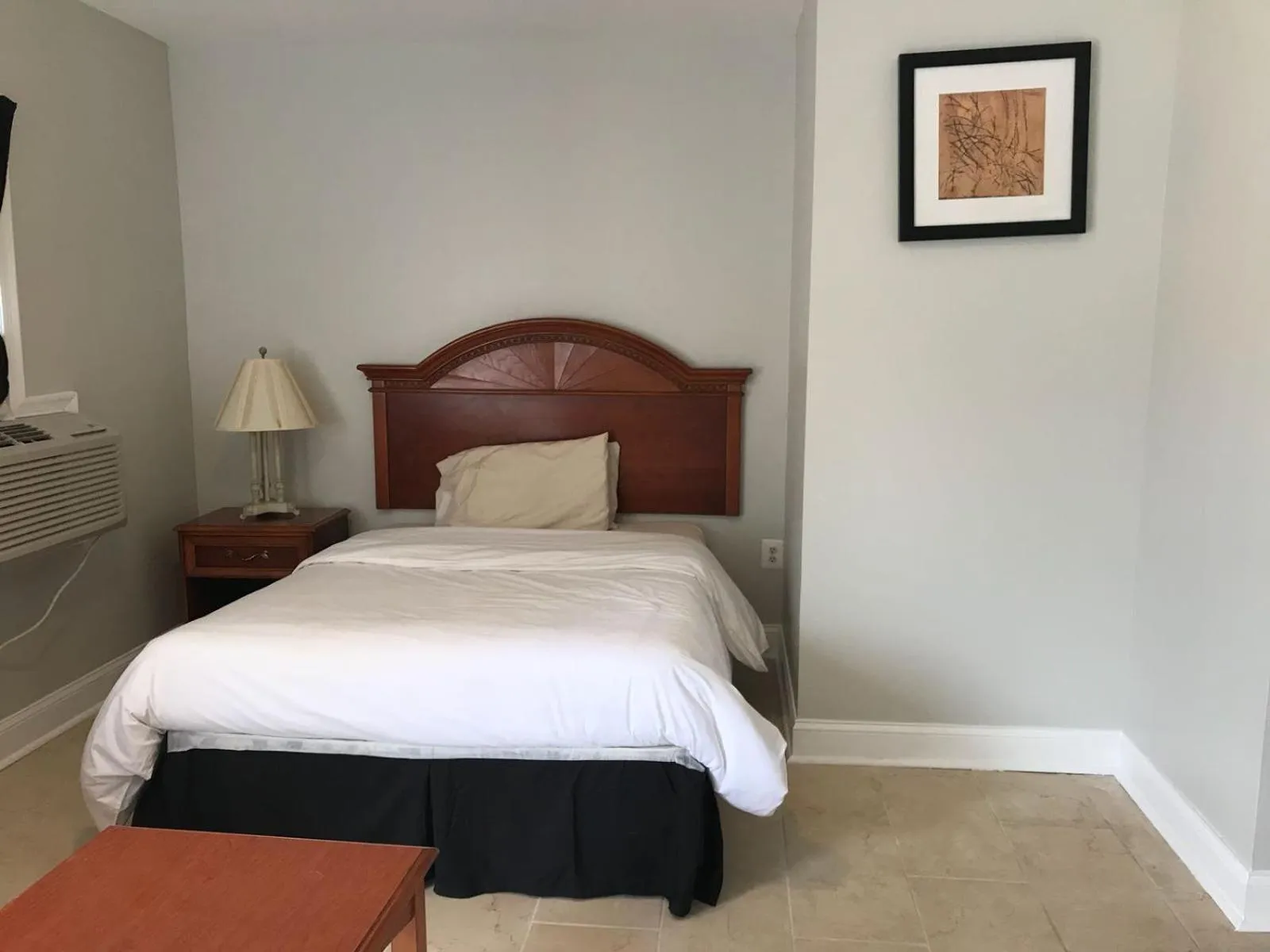 Bed in Red Carpet Inn, Alexandria