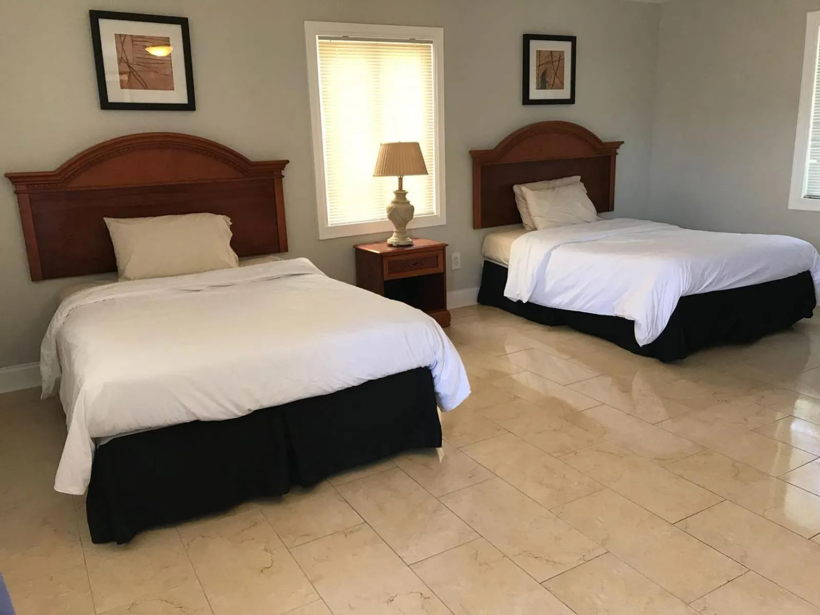 Bed in Red Carpet Inn, Alexandria