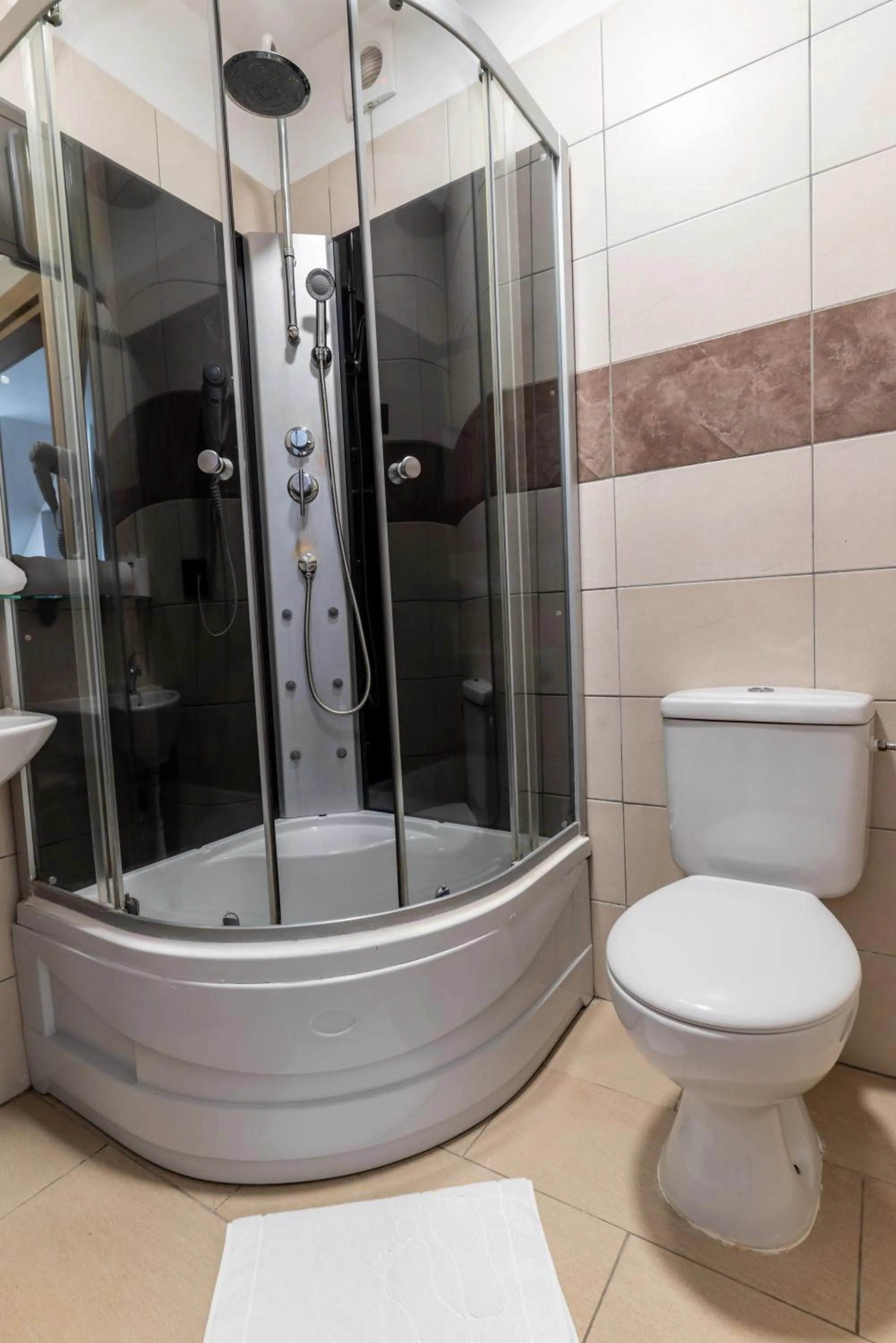Shower in Hotel Ukiel Wellness & SPA