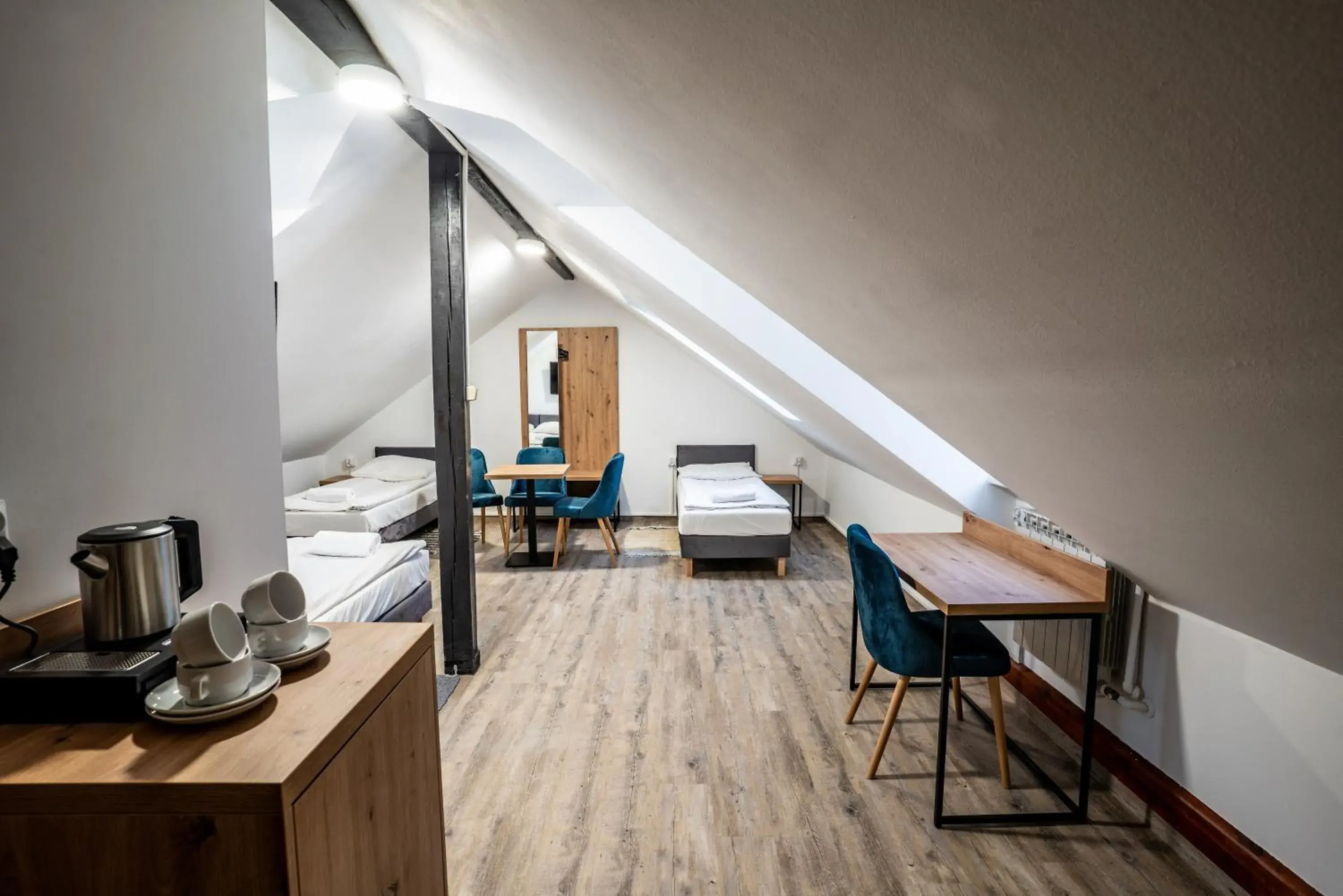 Quadruple Room with Lake View in Pirat Hotel & SPA-hotel z basenem Quadruple Room with Lake View in Pirat Hotel & SPA-hotel z basenem