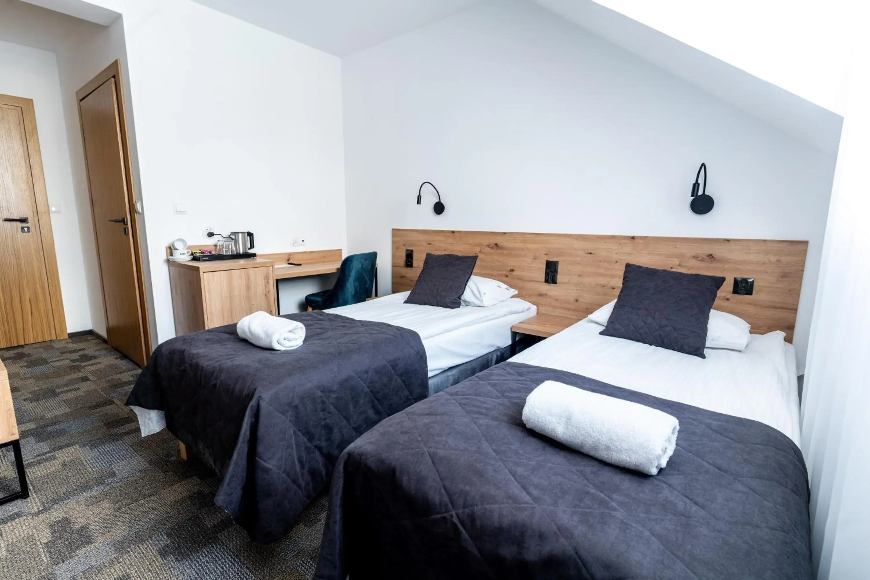 Twin Room with Lake View in Pirat Hotel & SPA-hotel z basenem Twin Room with Lake View in Pirat Hotel & SPA-hotel z basenem