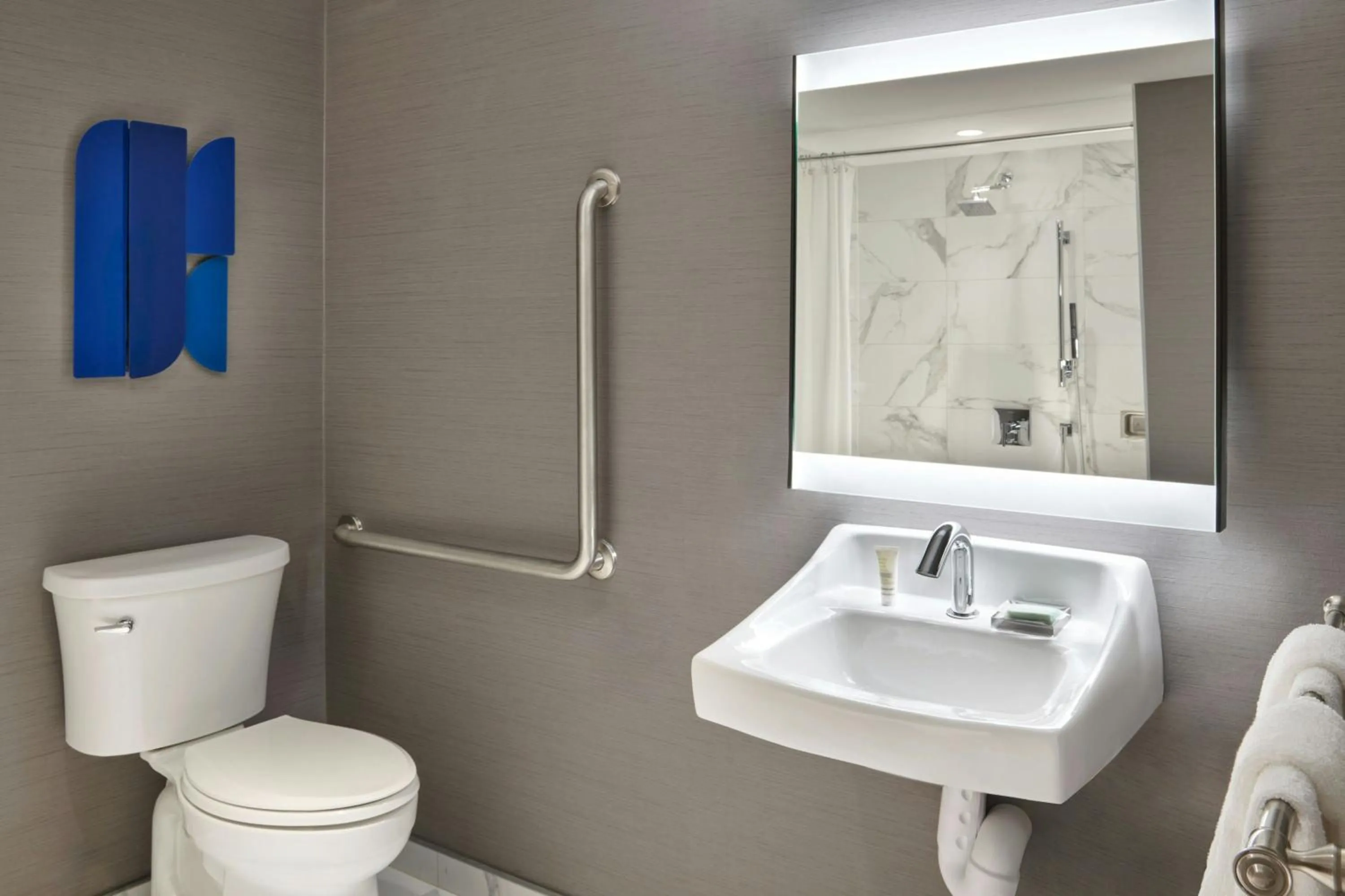 Bathroom in Kingston Marriott Hotel