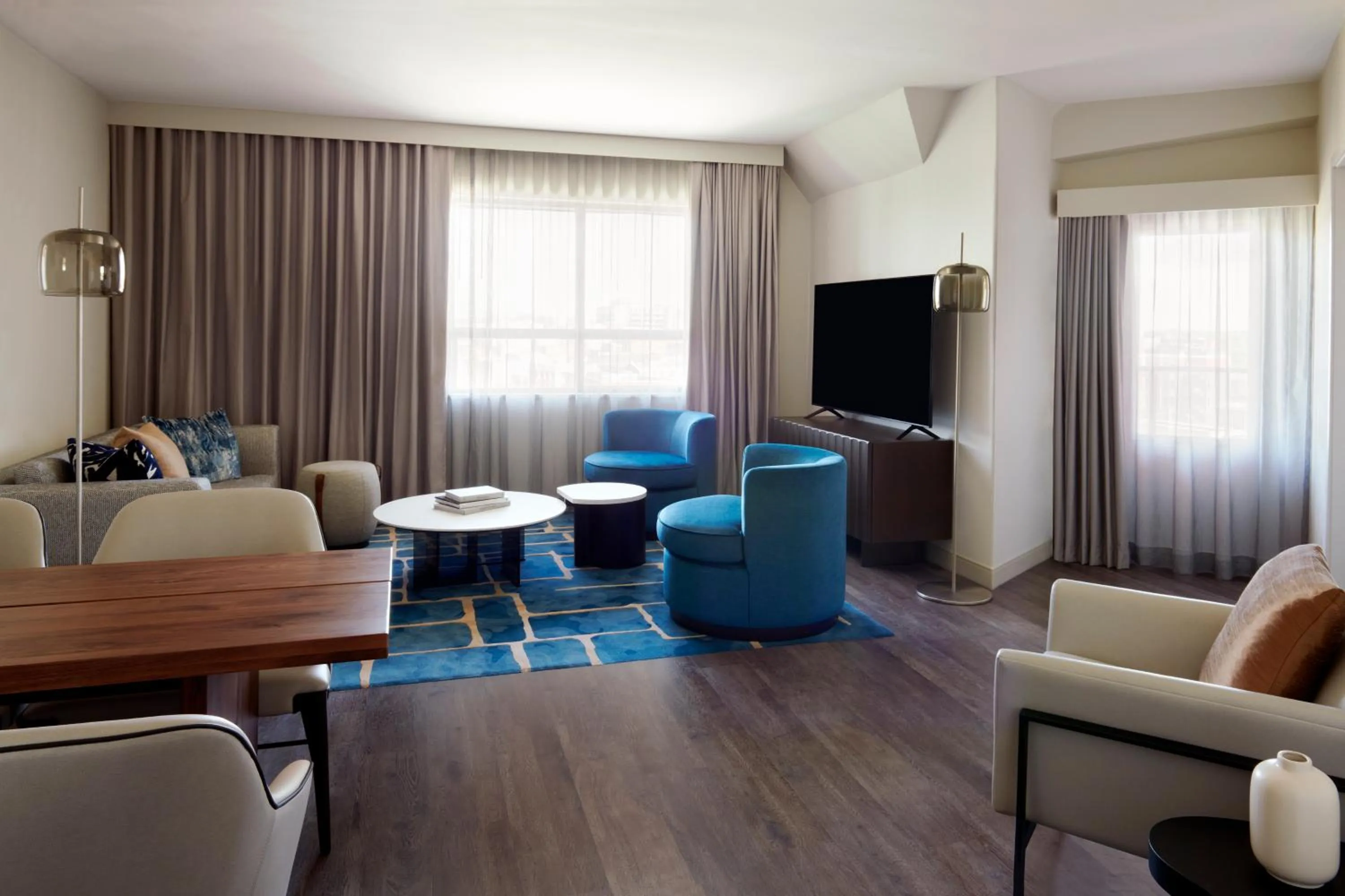 TV and multimedia in Kingston Marriott Hotel