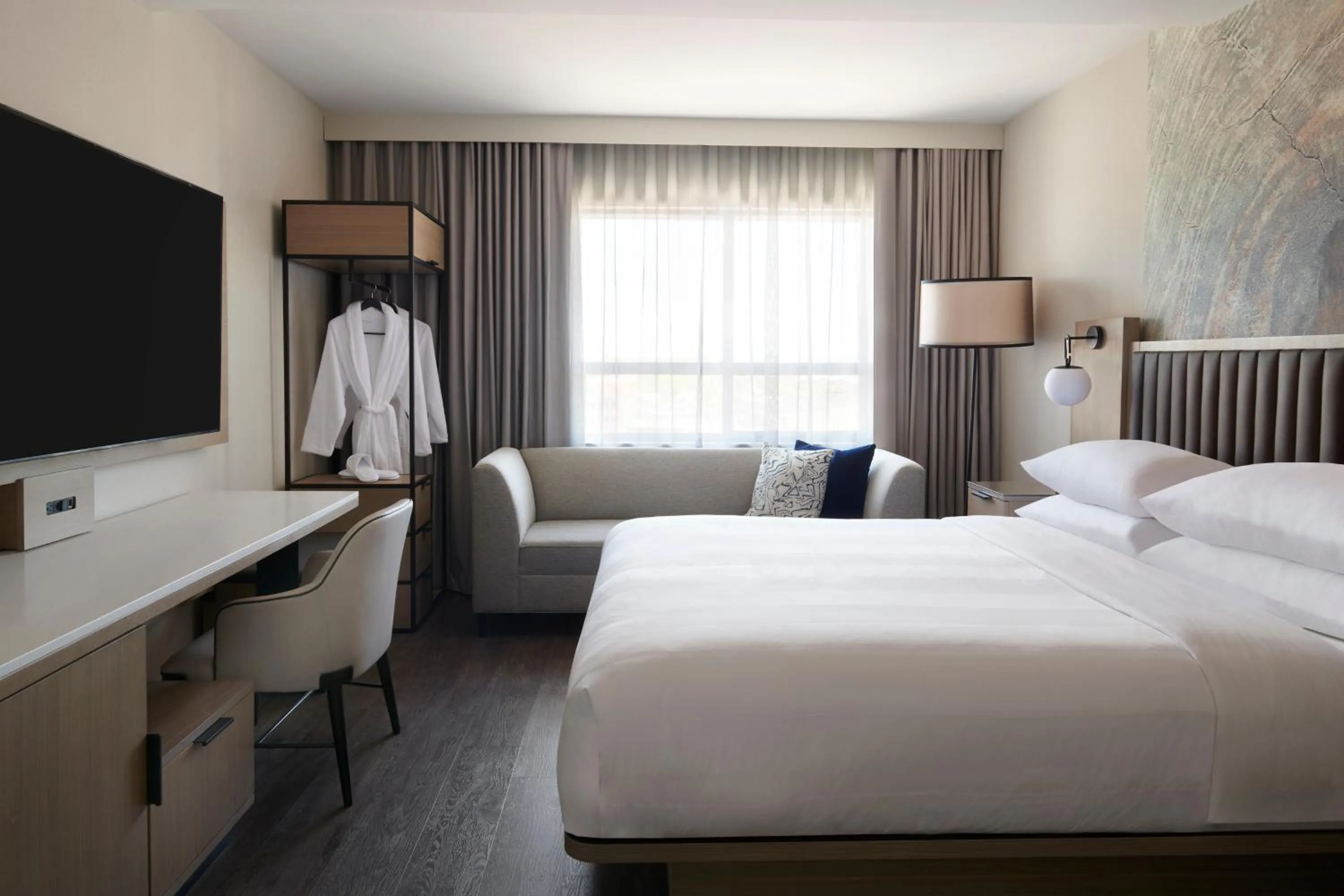 Bed in Kingston Marriott Hotel