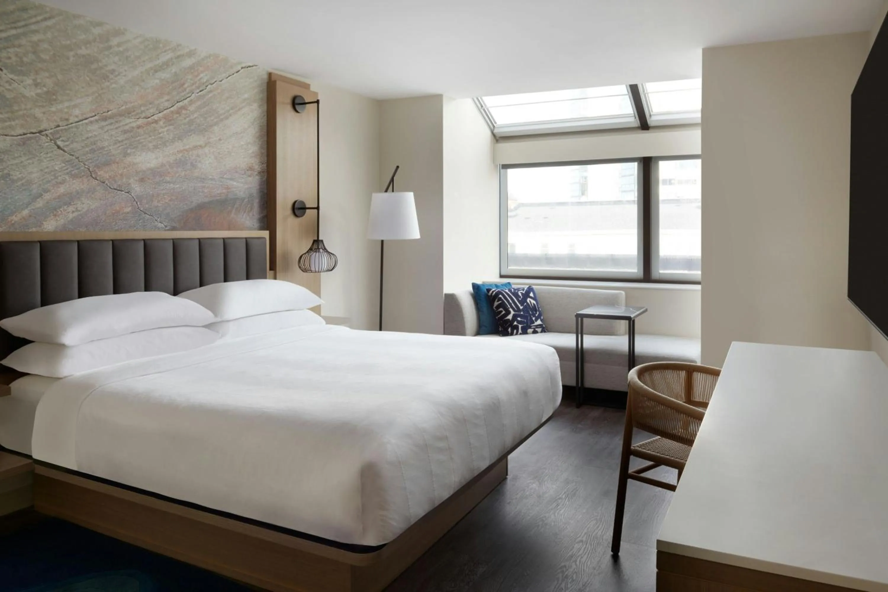 Bedroom, Bed in Kingston Marriott Hotel