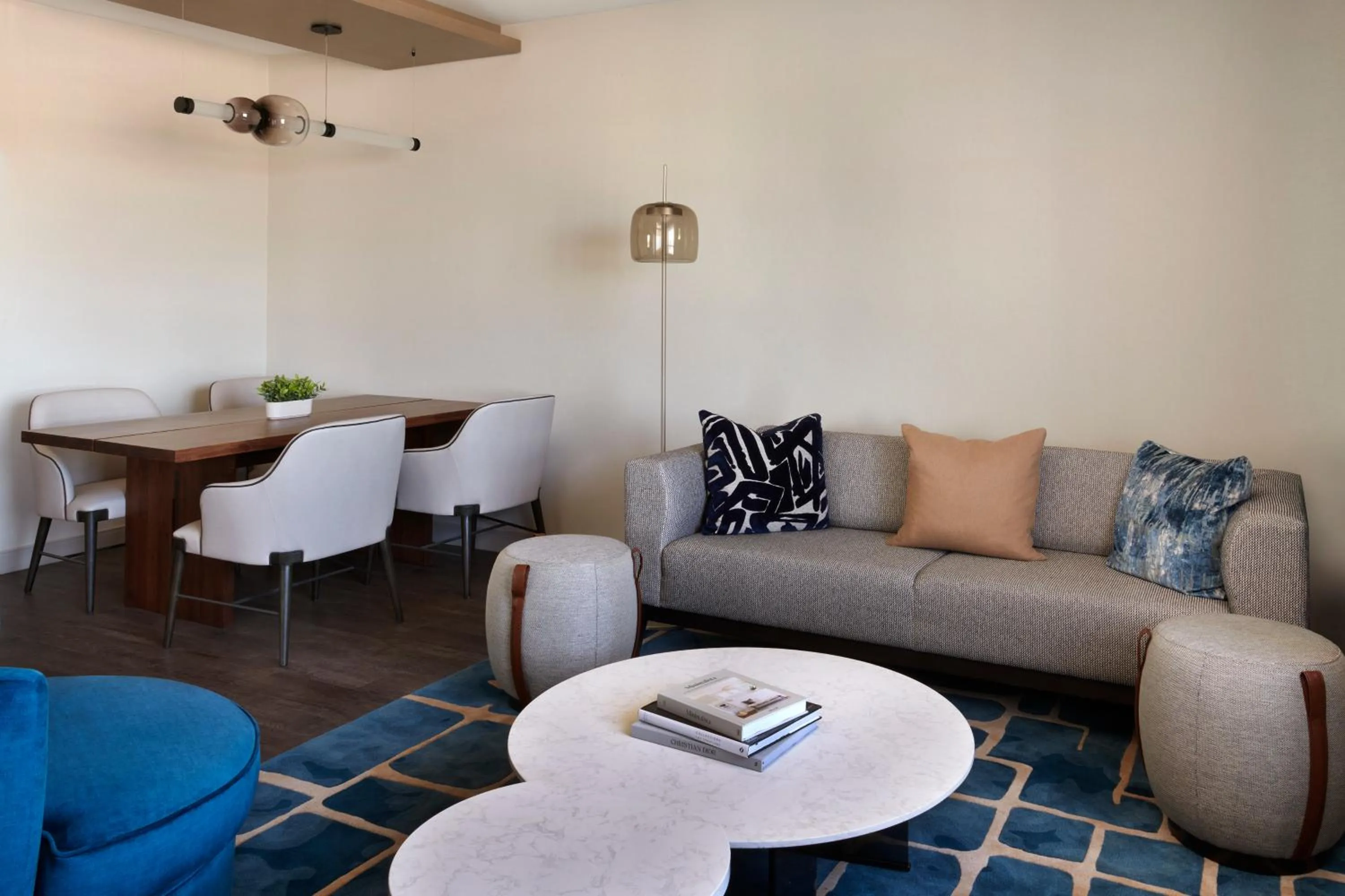 Living room in Kingston Marriott Hotel