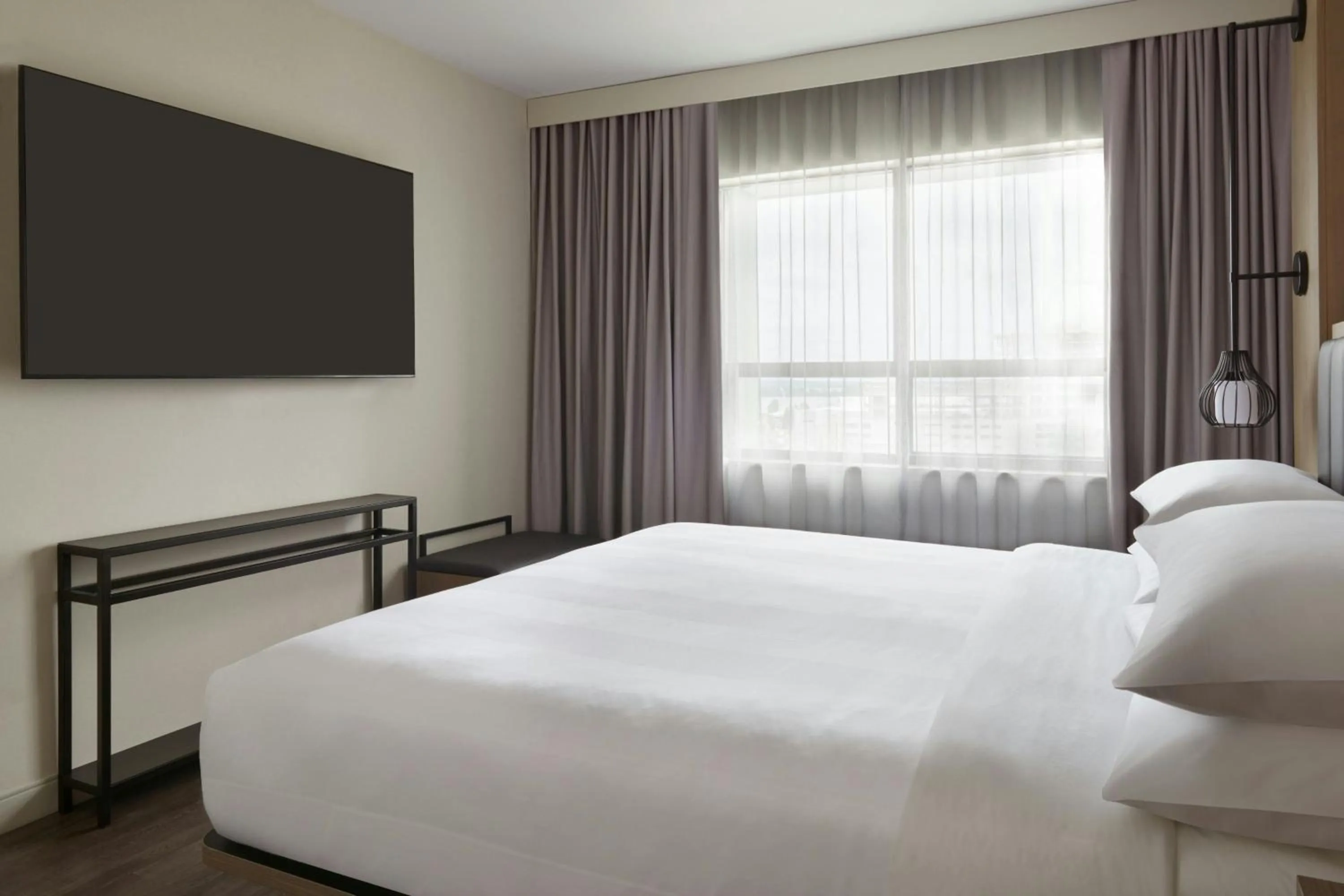 Bedroom, Bed in Kingston Market Square Hotel