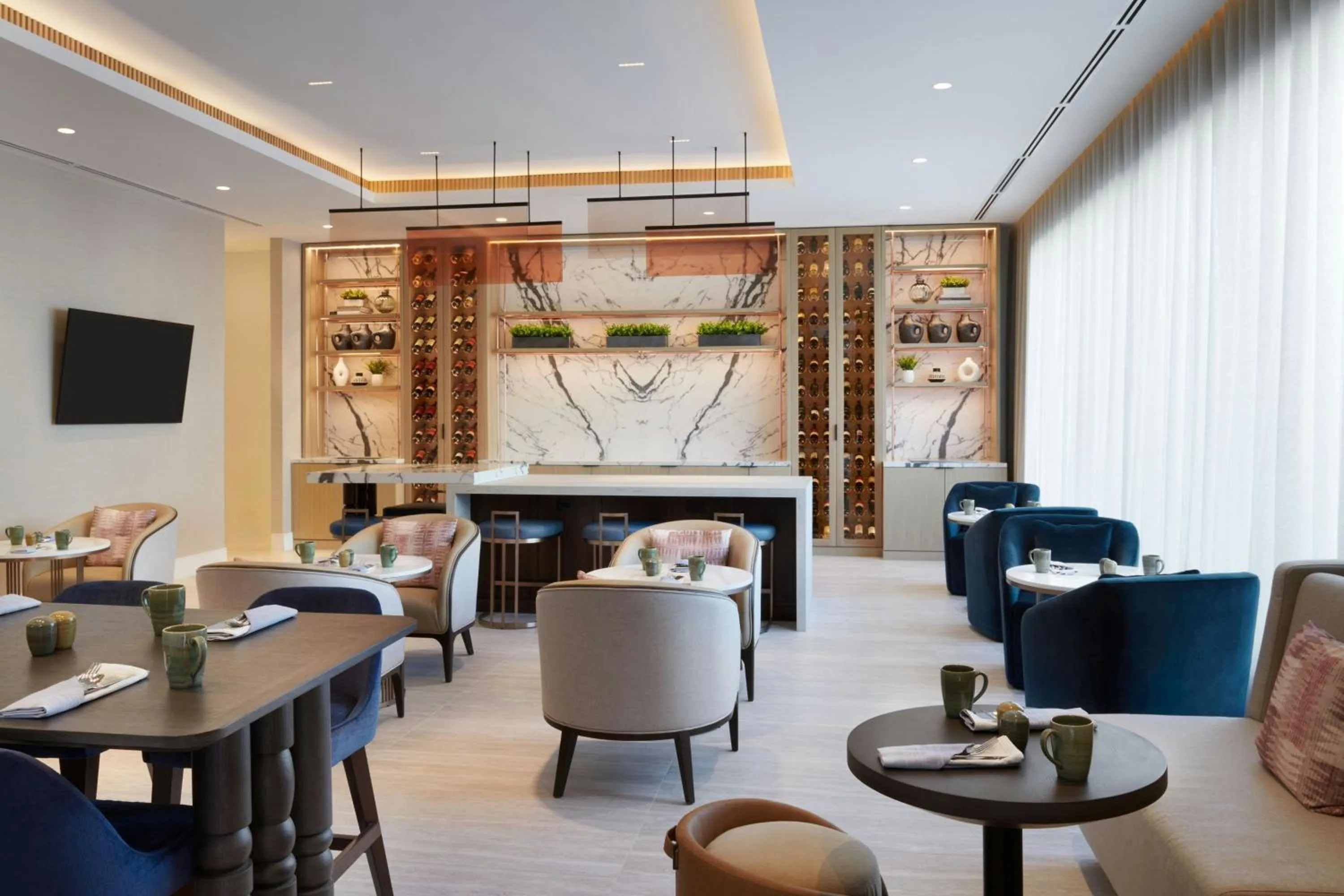 Restaurant/places to eat in Kingston Market Square Hotel