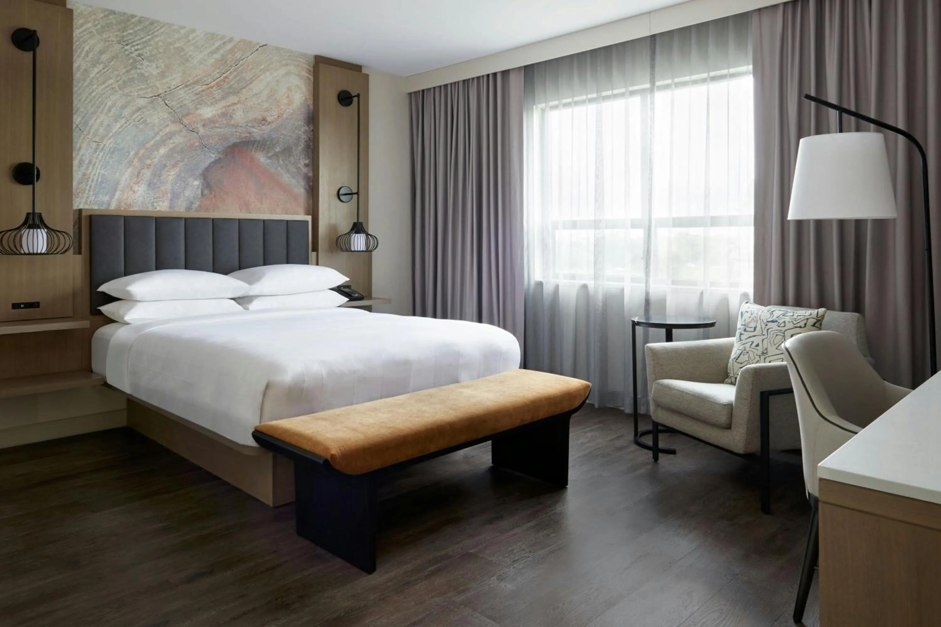 Bedroom, Bed in Kingston Market Square Hotel