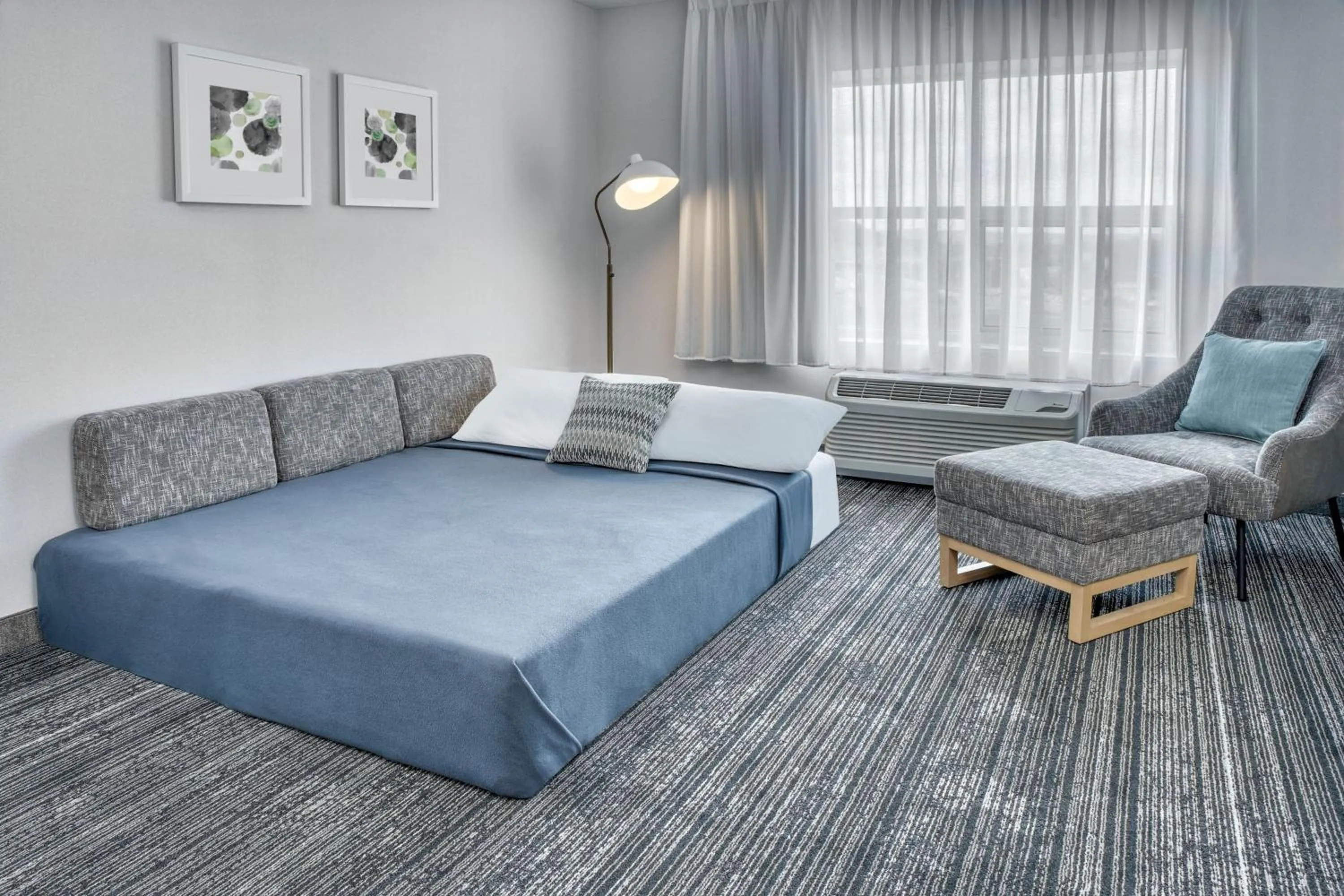 Bedroom, Bed in TownePlace Suites by Marriott Sudbury