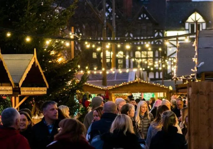 Evening entertainment in Oakwood Farm Mews Chester