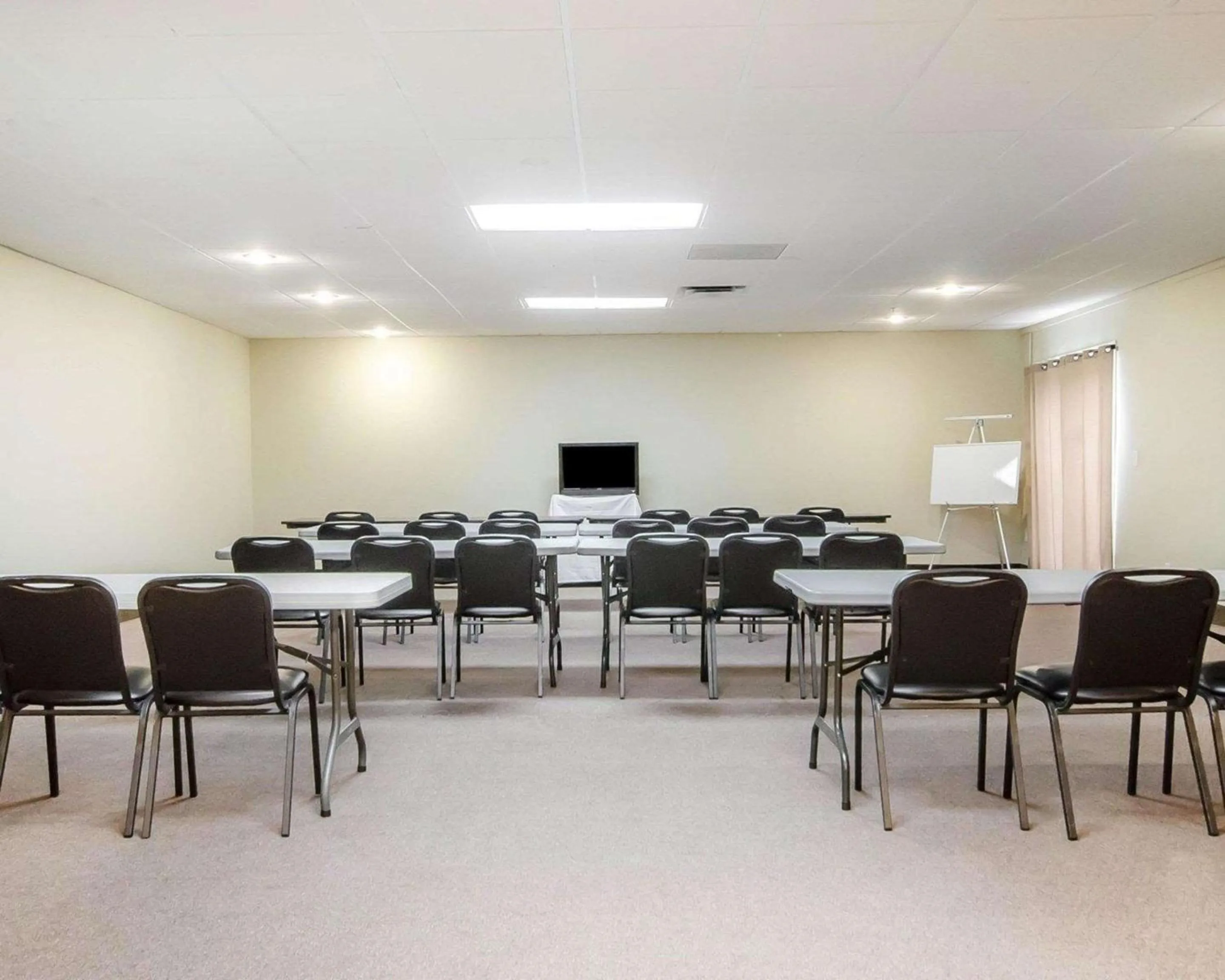 Meeting/conference room in SureStay Plus by Best Western Corydon