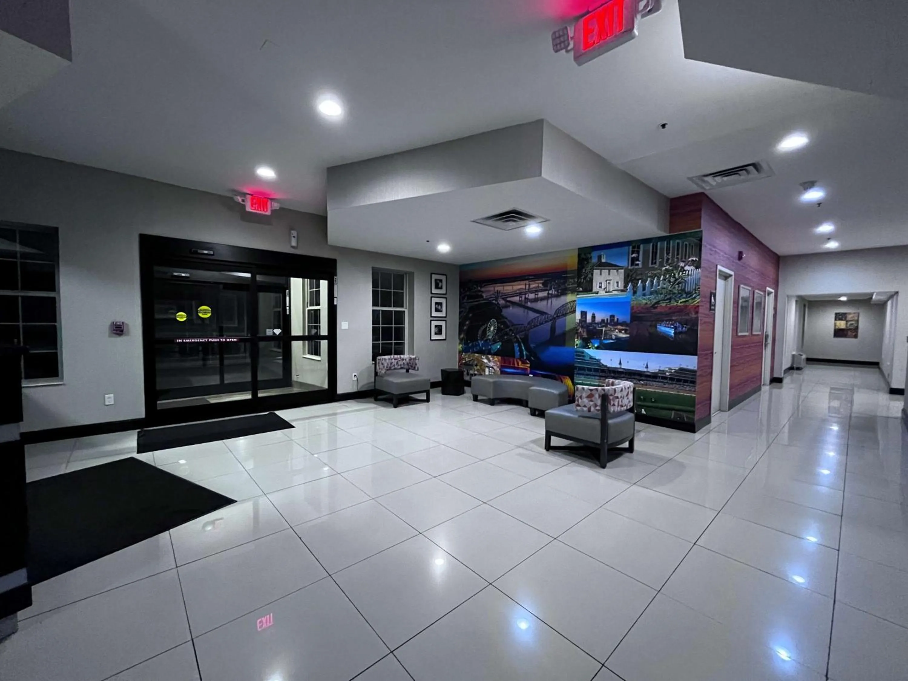 Lobby or reception in SureStay Plus by Best Western Corydon