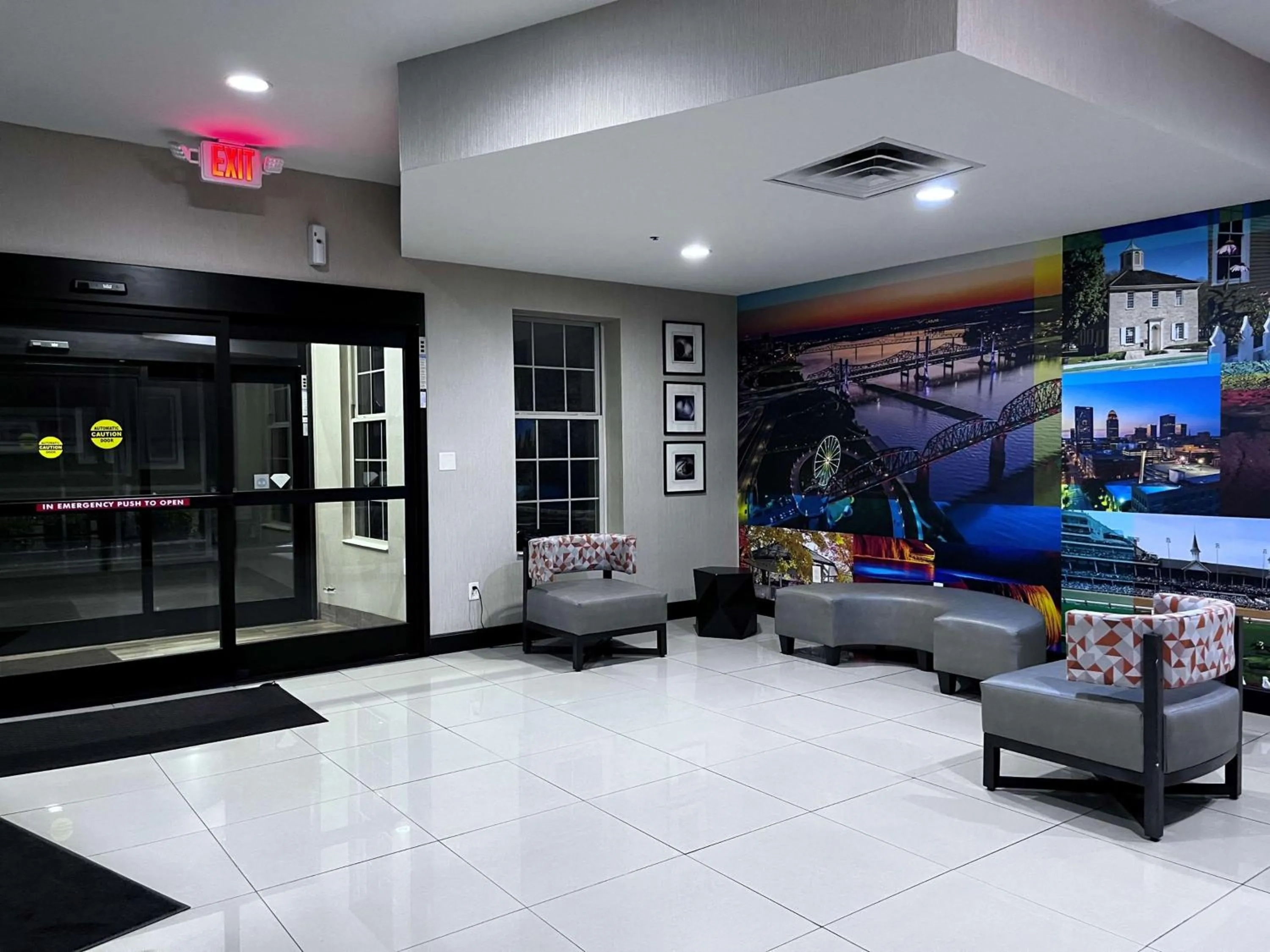 Lobby or reception in SureStay Plus by Best Western Corydon