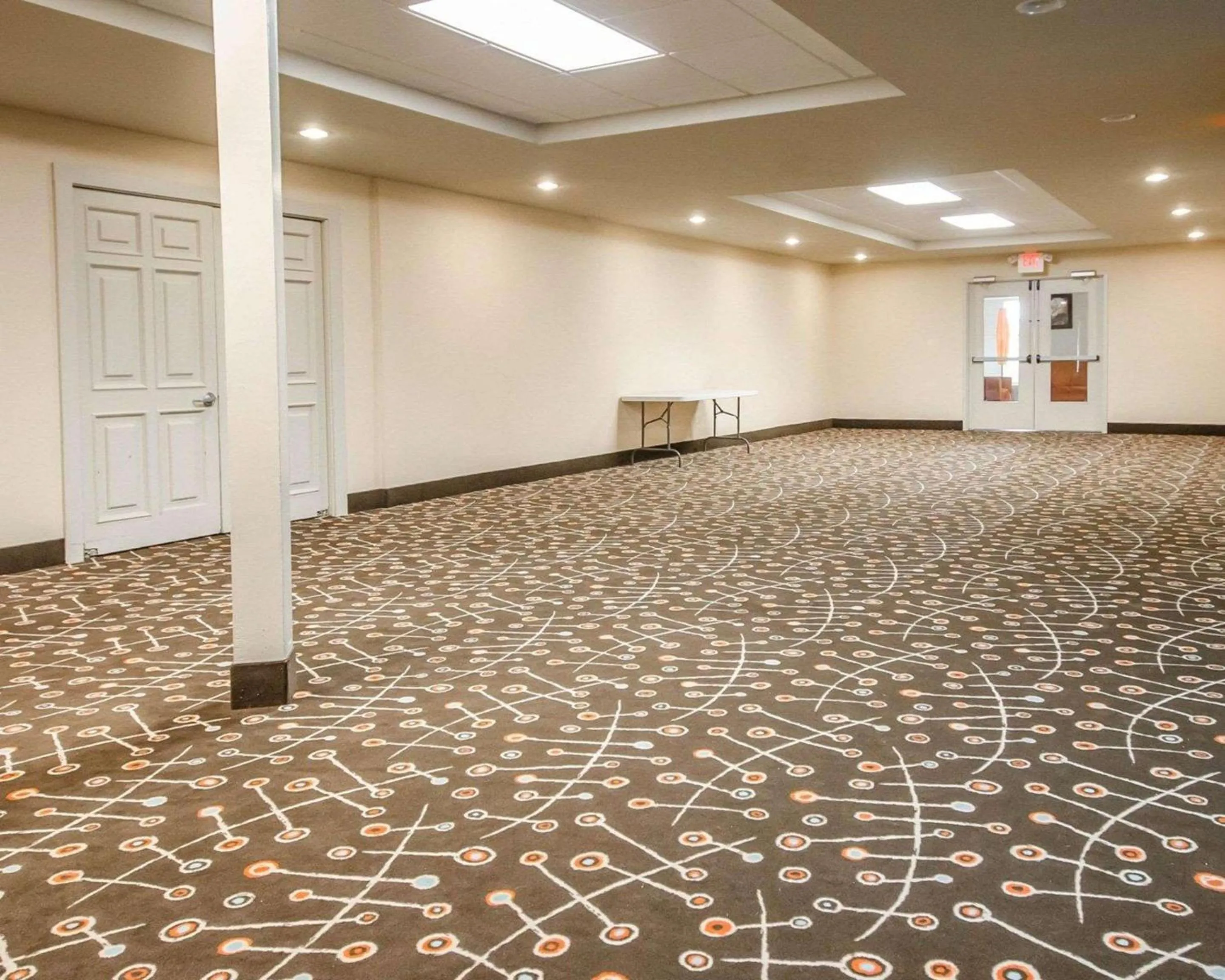 Meeting/conference room in SureStay Plus by Best Western Corydon