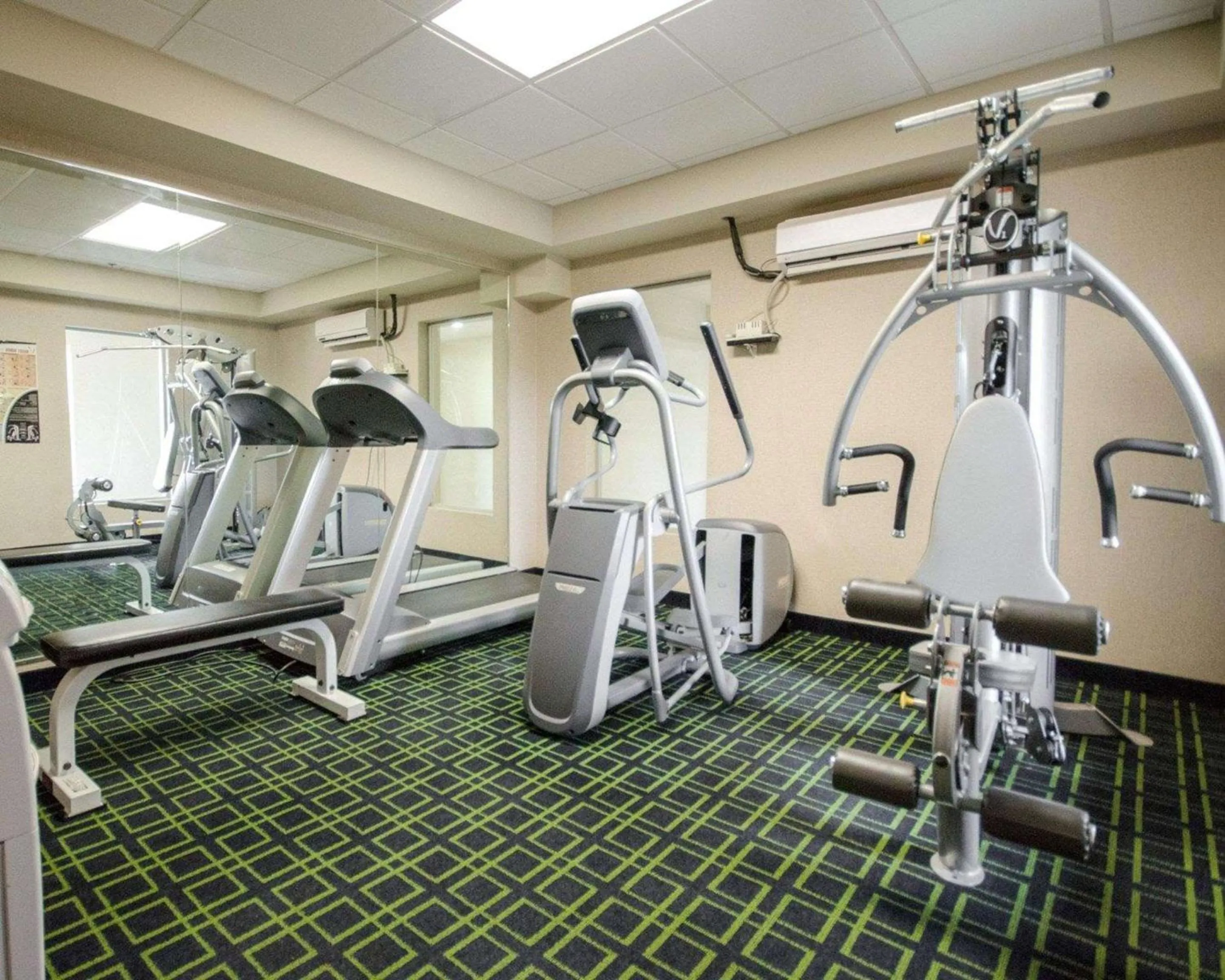 Fitness centre/facilities in SureStay Plus by Best Western Corydon