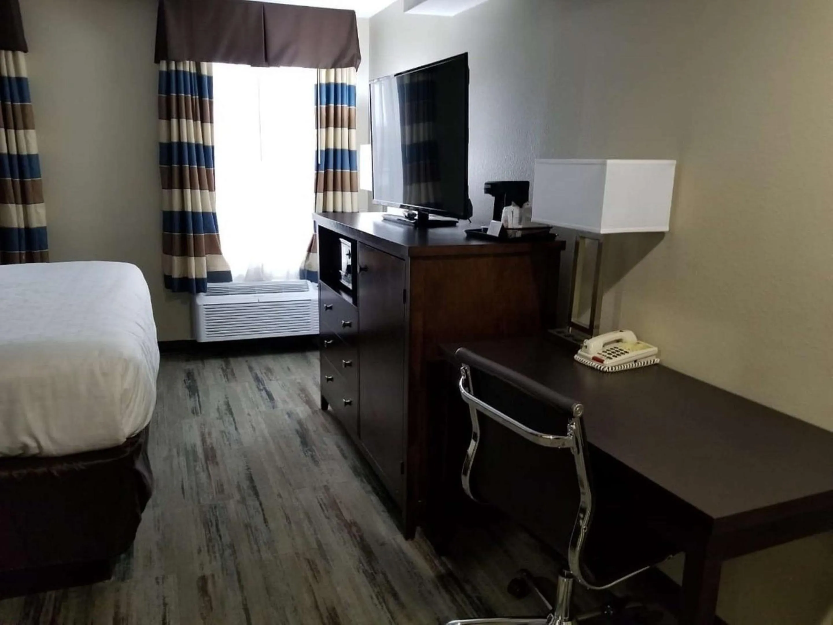 Bedroom, Bed in SureStay Plus by Best Western Corydon