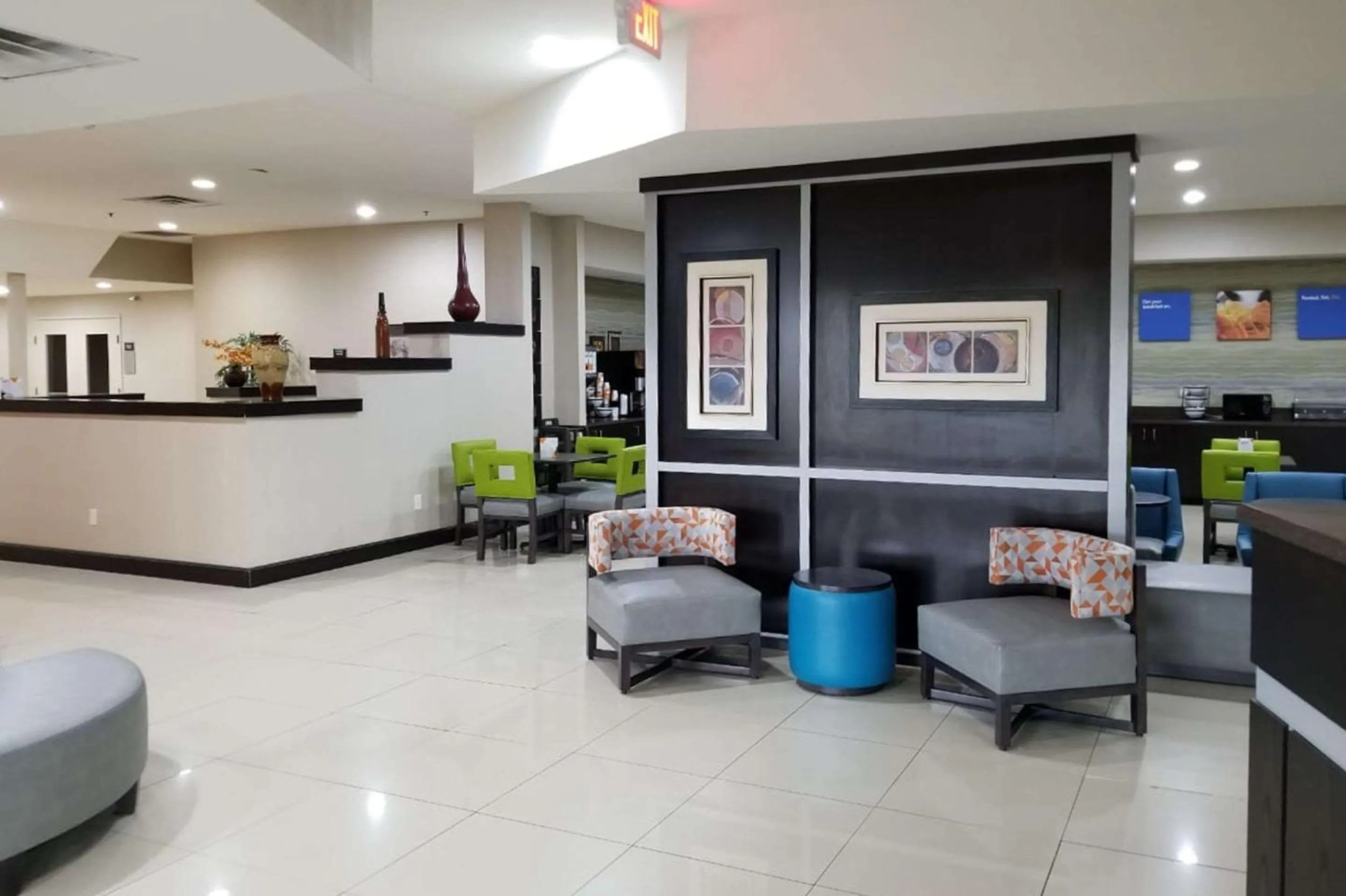 Lobby or reception in SureStay Plus by Best Western Corydon