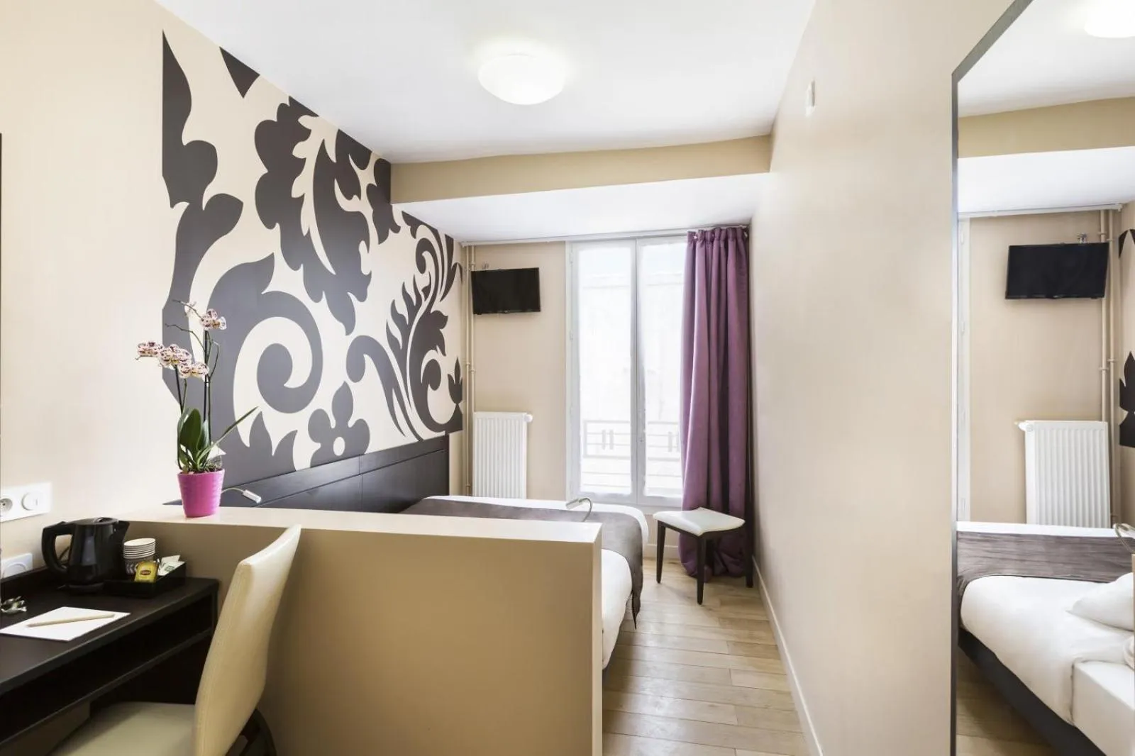 Bedroom, Bed in Hotel Bastille Secret