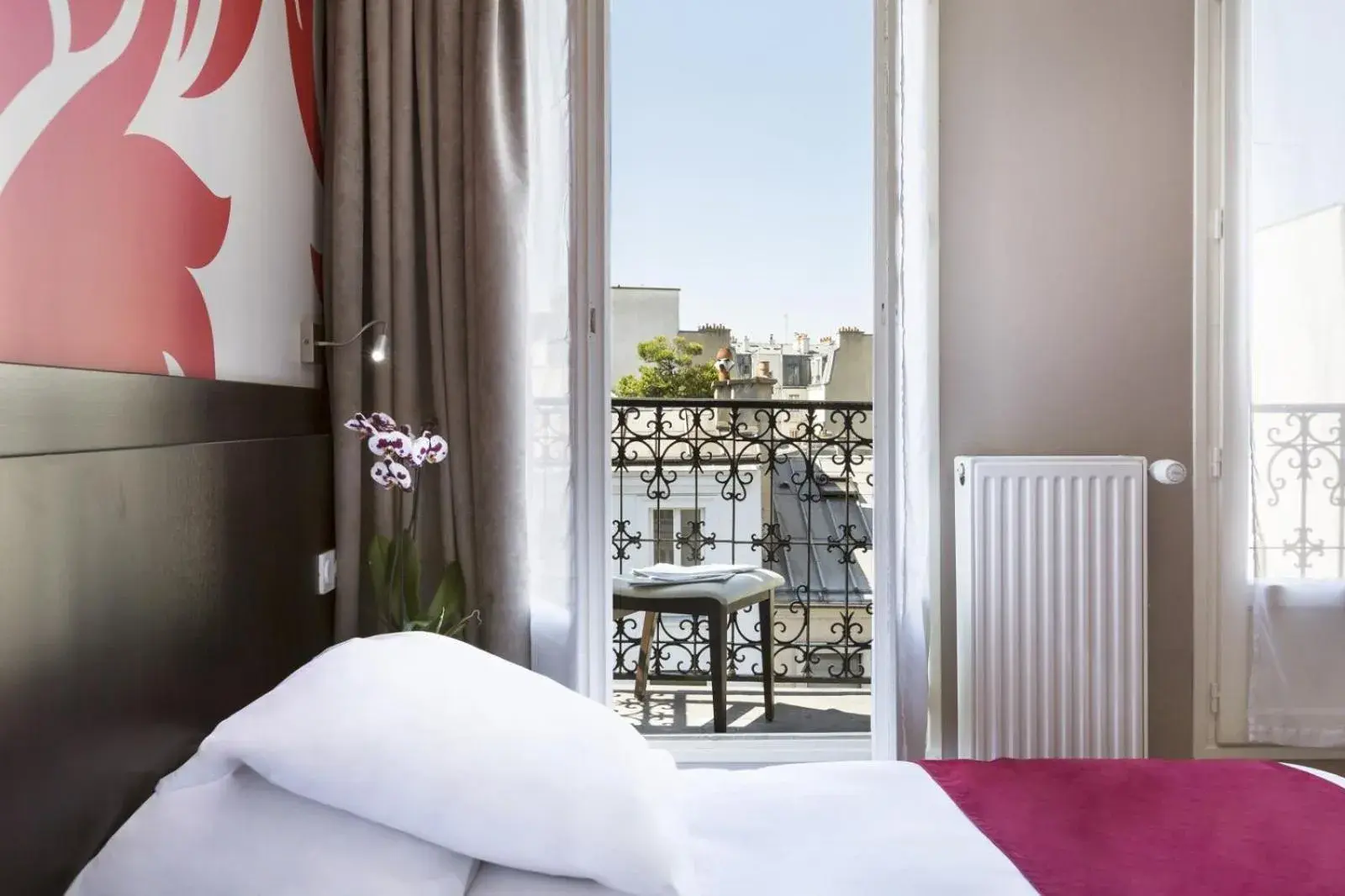 Double Room with Balcony in Hotel Bastille Double Room with Balcony in Hotel Bastille