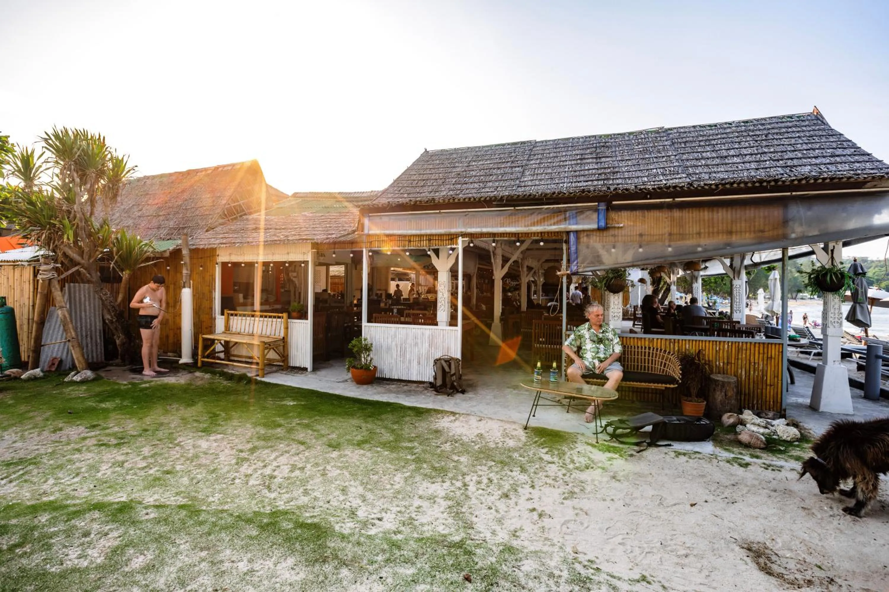 Restaurant/places to eat in Bay Beach Resort