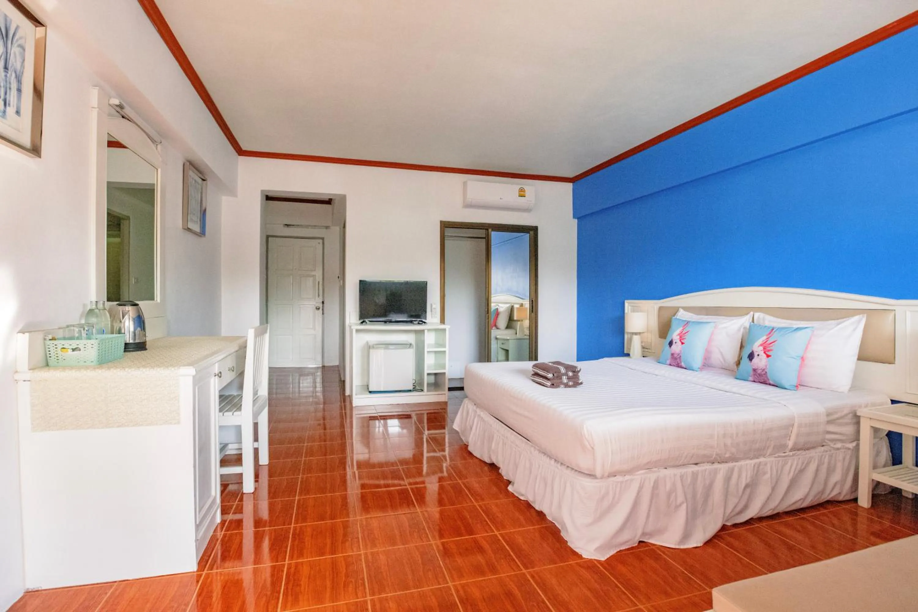 Bedroom, Bed in Bay Beach Resort