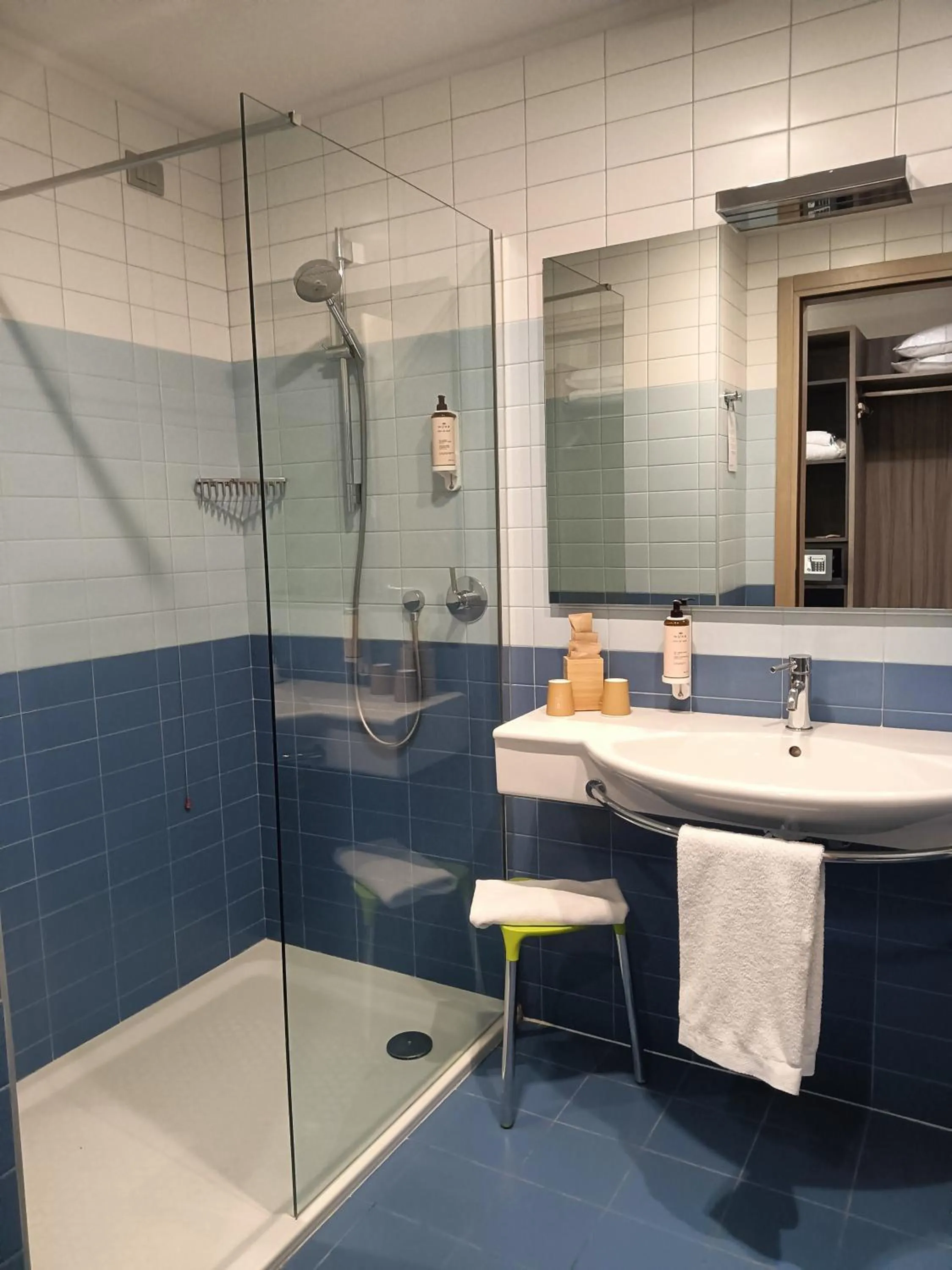 Shower in Hotel Mercure Venezia-Marghera