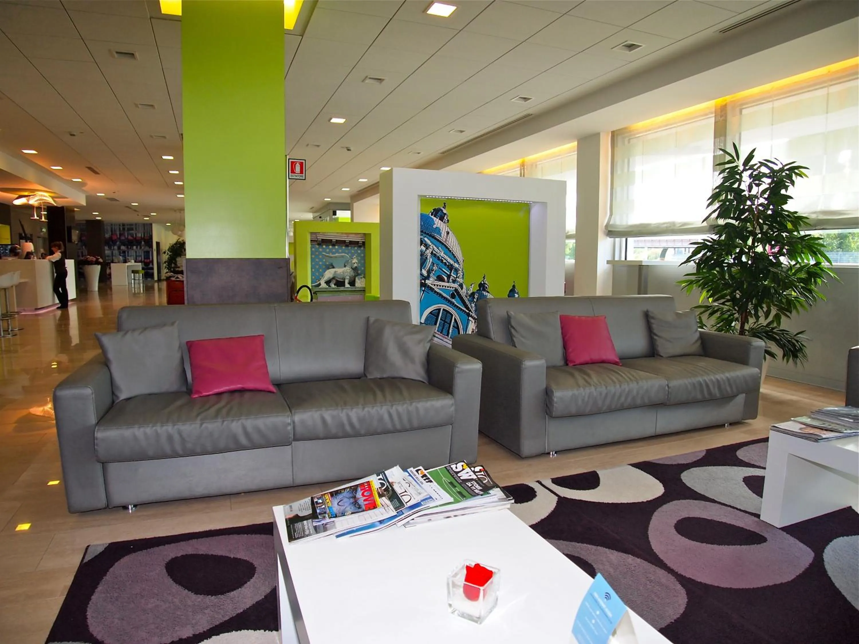 Communal lounge/ TV room in Hotel Mercure Venezia-Marghera