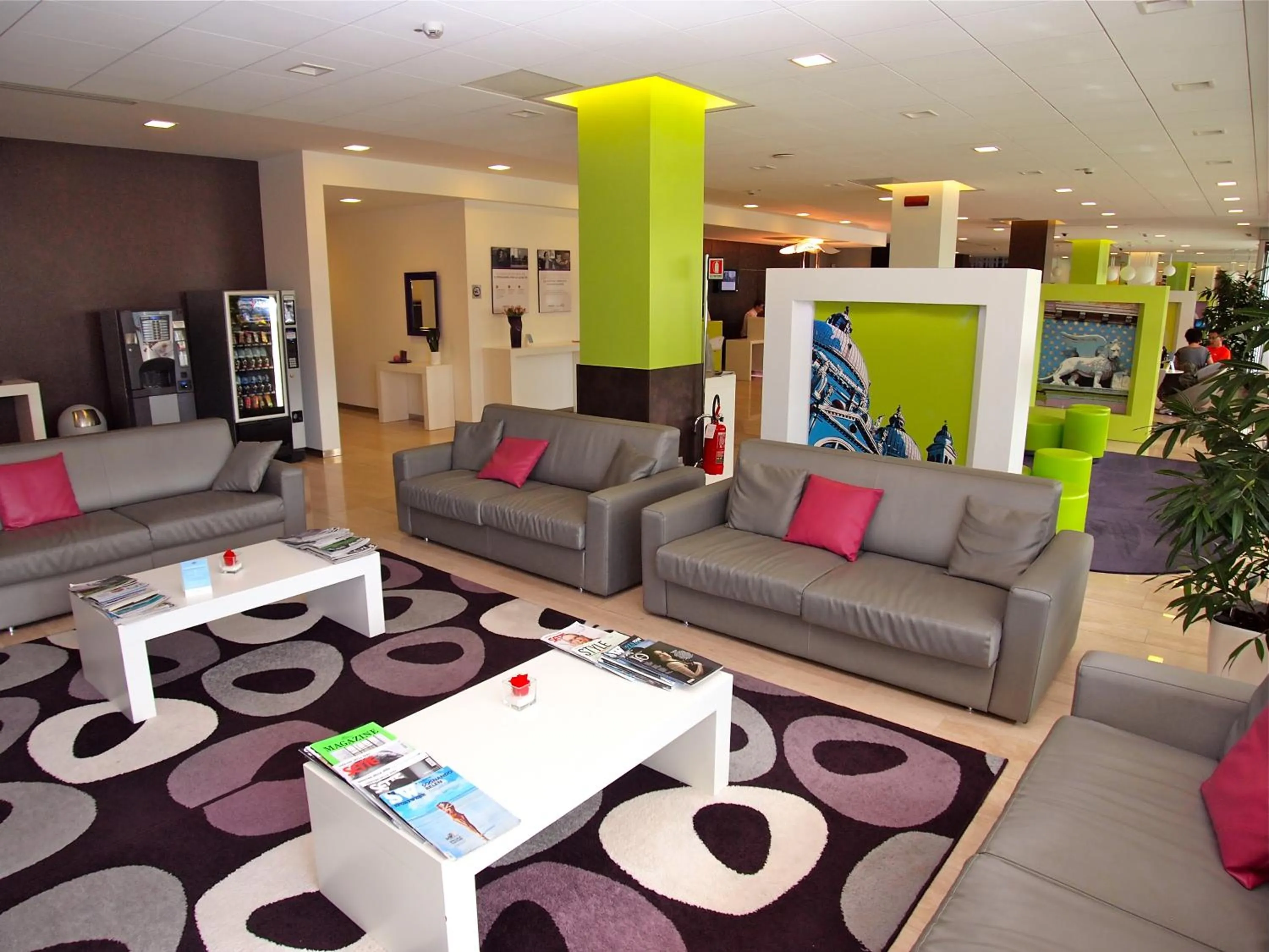 Communal lounge/ TV room in Hotel Mercure Venezia-Marghera