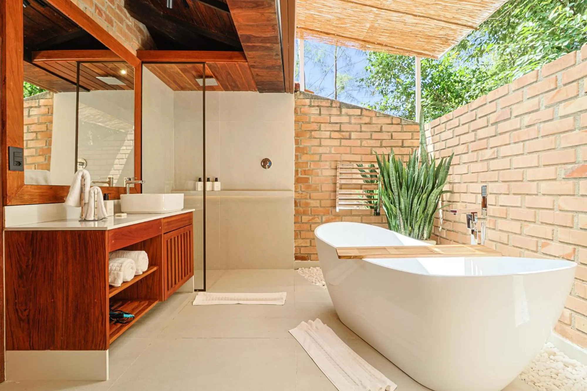 Shower in Eco Luar Boutique Hotel