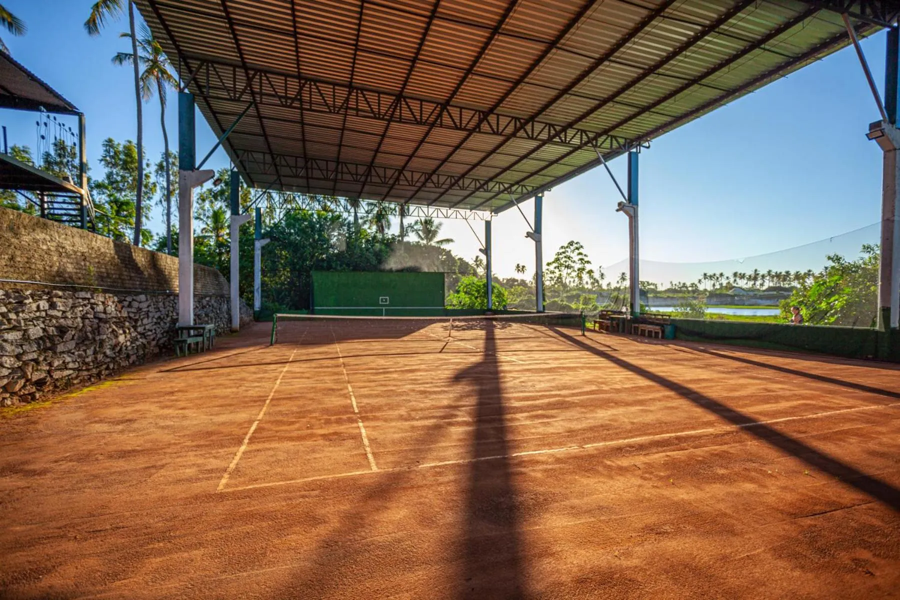 Tennis court in Eco Luar Boutique Hotel