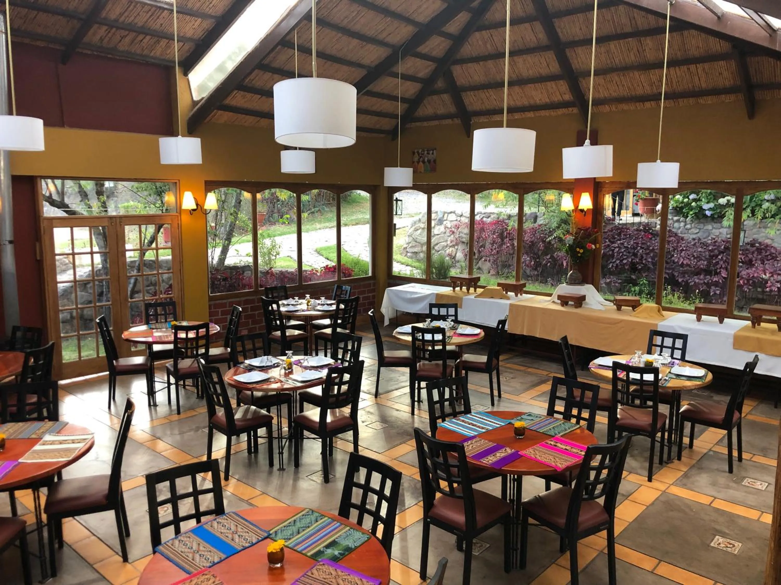 Restaurant/places to eat in Hotel Pisonay Pueblo