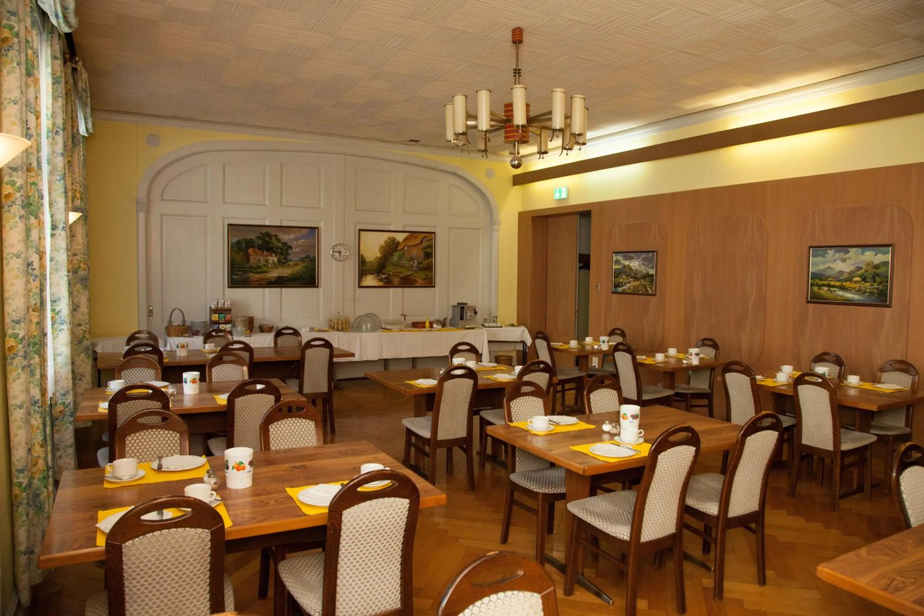 Buffet breakfast in Hotel Terminus Brugg