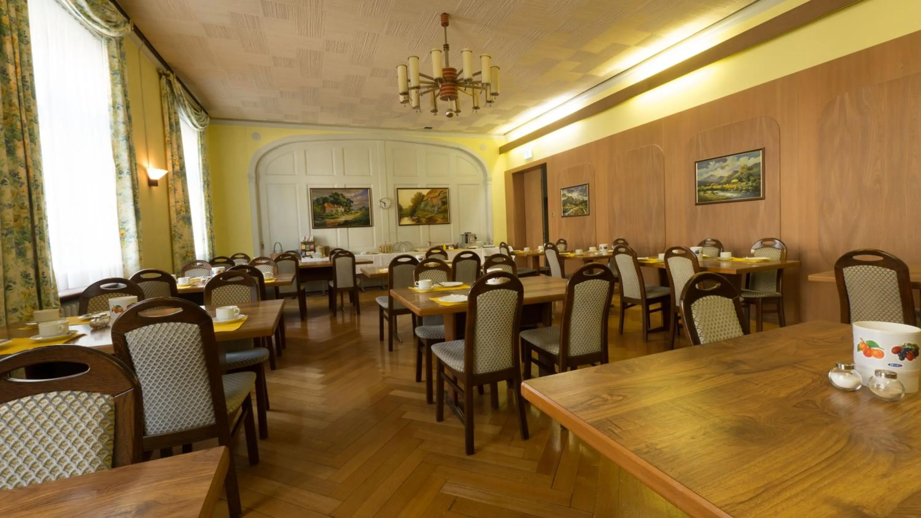 Buffet breakfast in Hotel Terminus Brugg