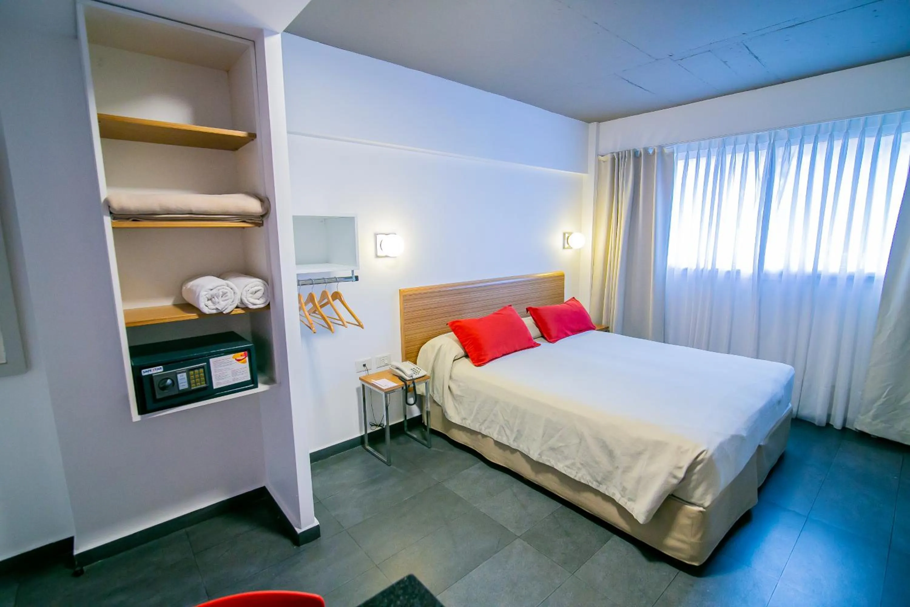 Photo of the whole room, Bed in Roberta Rosa De Fontana Suites