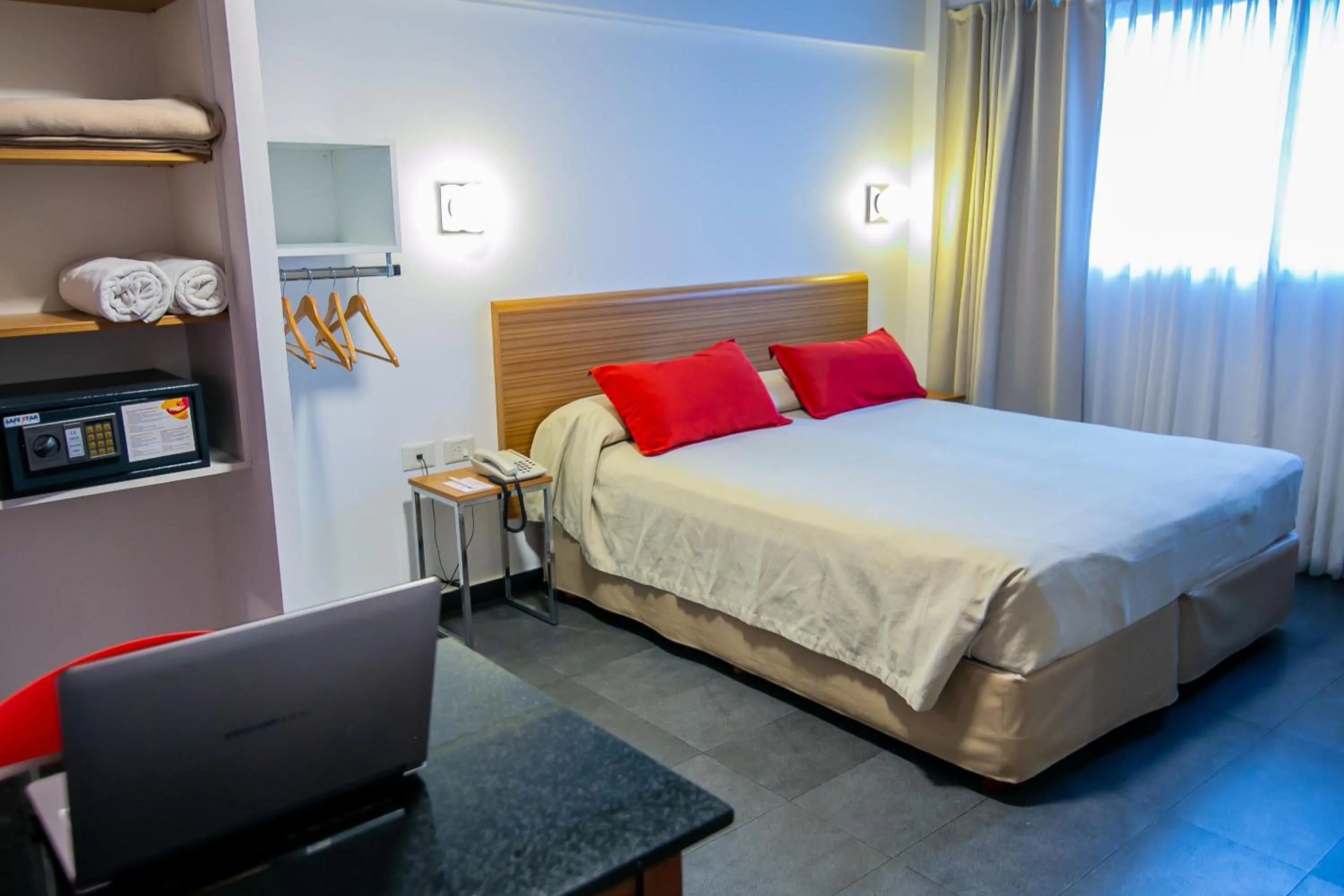 Photo of the whole room, Bed in Roberta Rosa De Fontana Suites