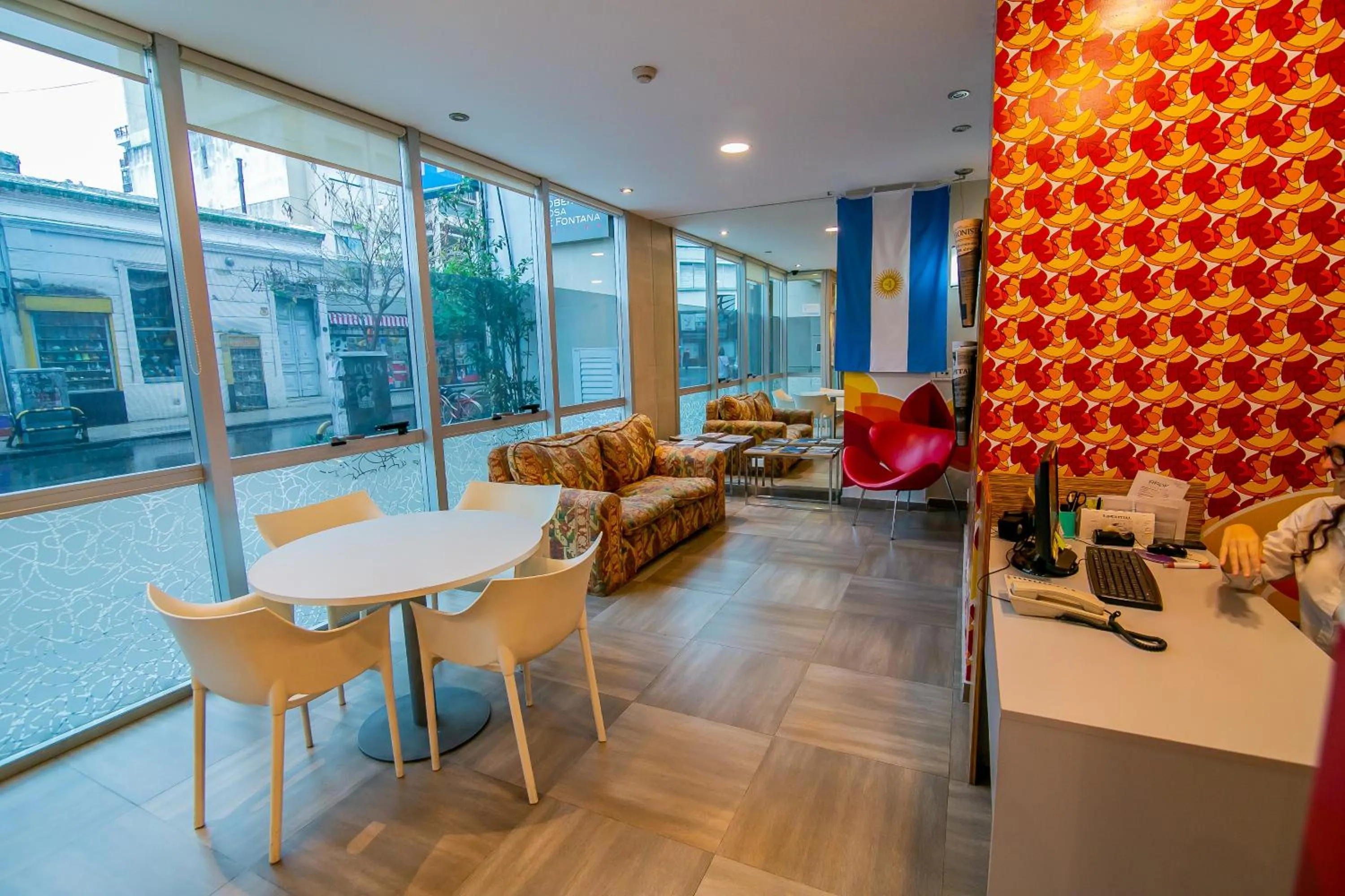 Communal lounge/ TV room in Roberta Rosa De Fontana Suites