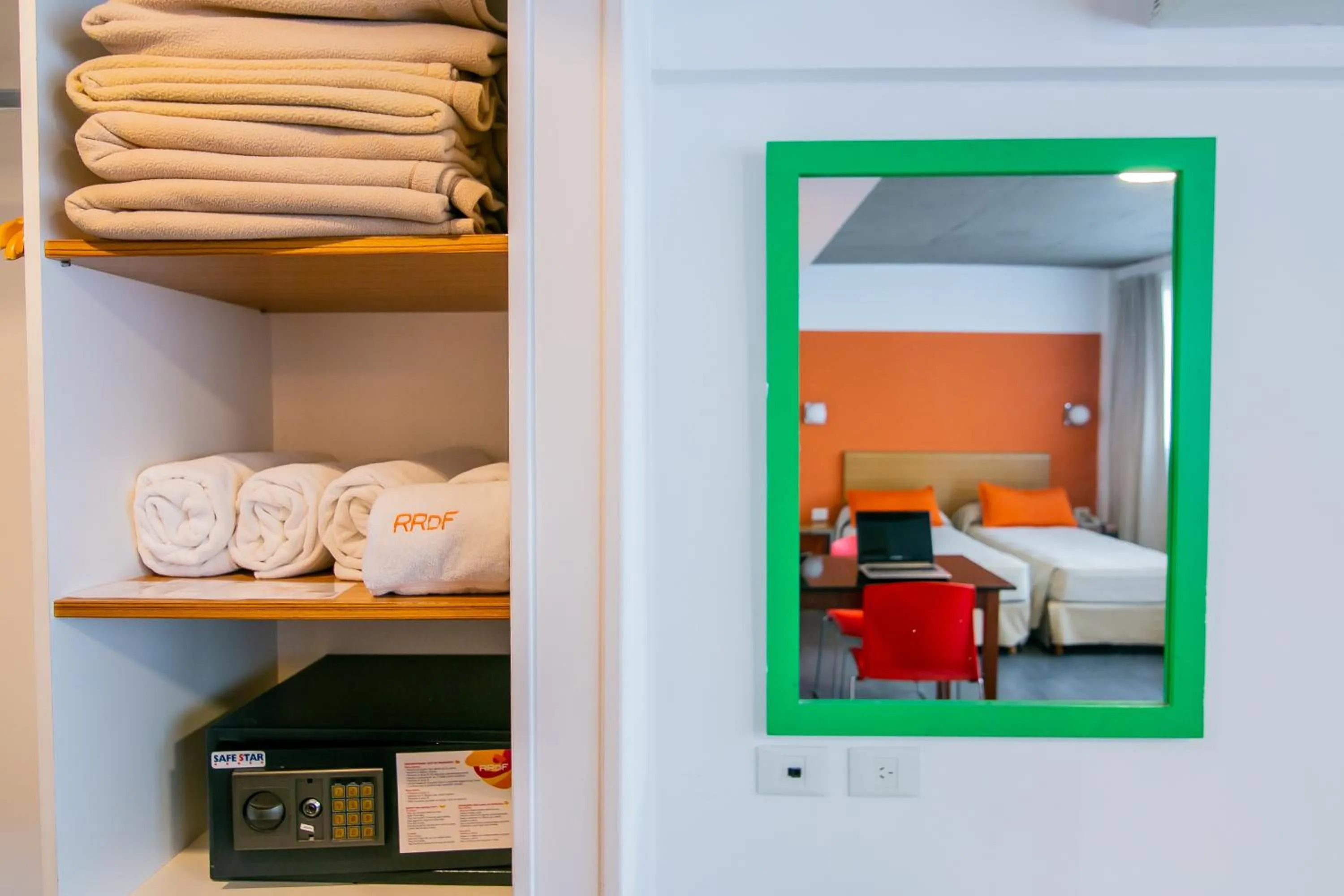 Photo of the whole room, Bed in Roberta Rosa De Fontana Suites