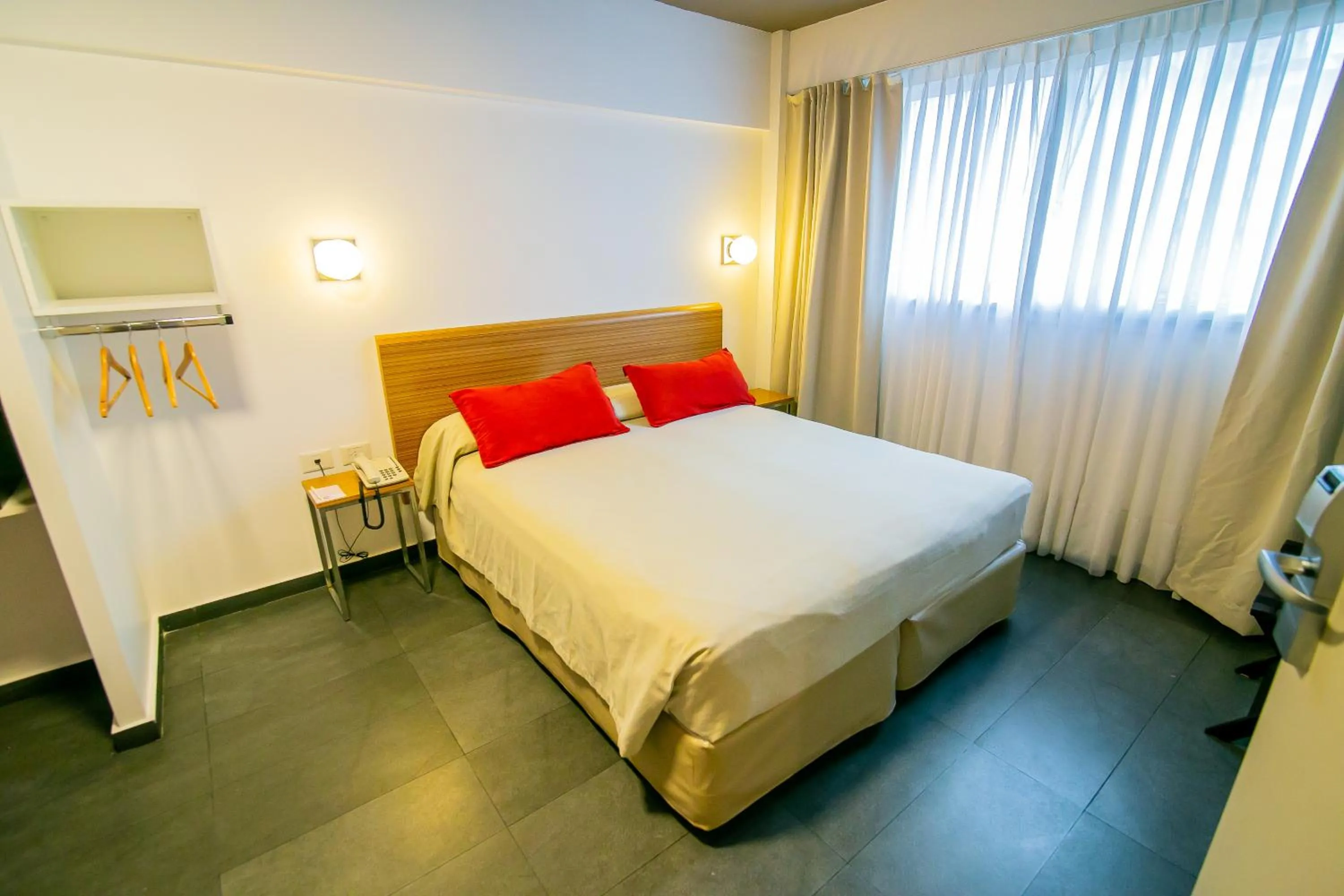 Photo of the whole room, Bed in Roberta Rosa De Fontana Suites