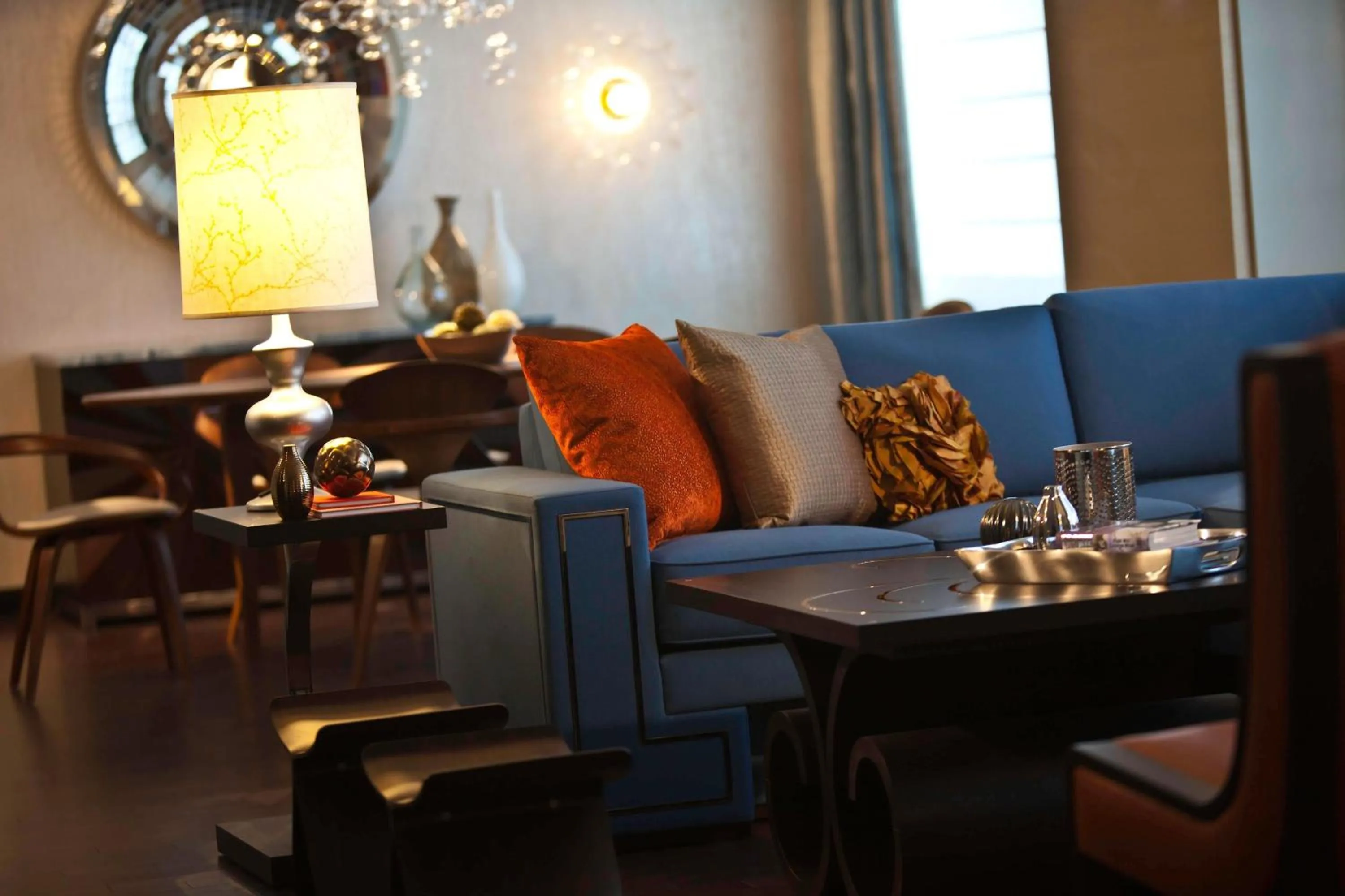 Photo of the whole room in Renaissance Arlington Capital View Hotel