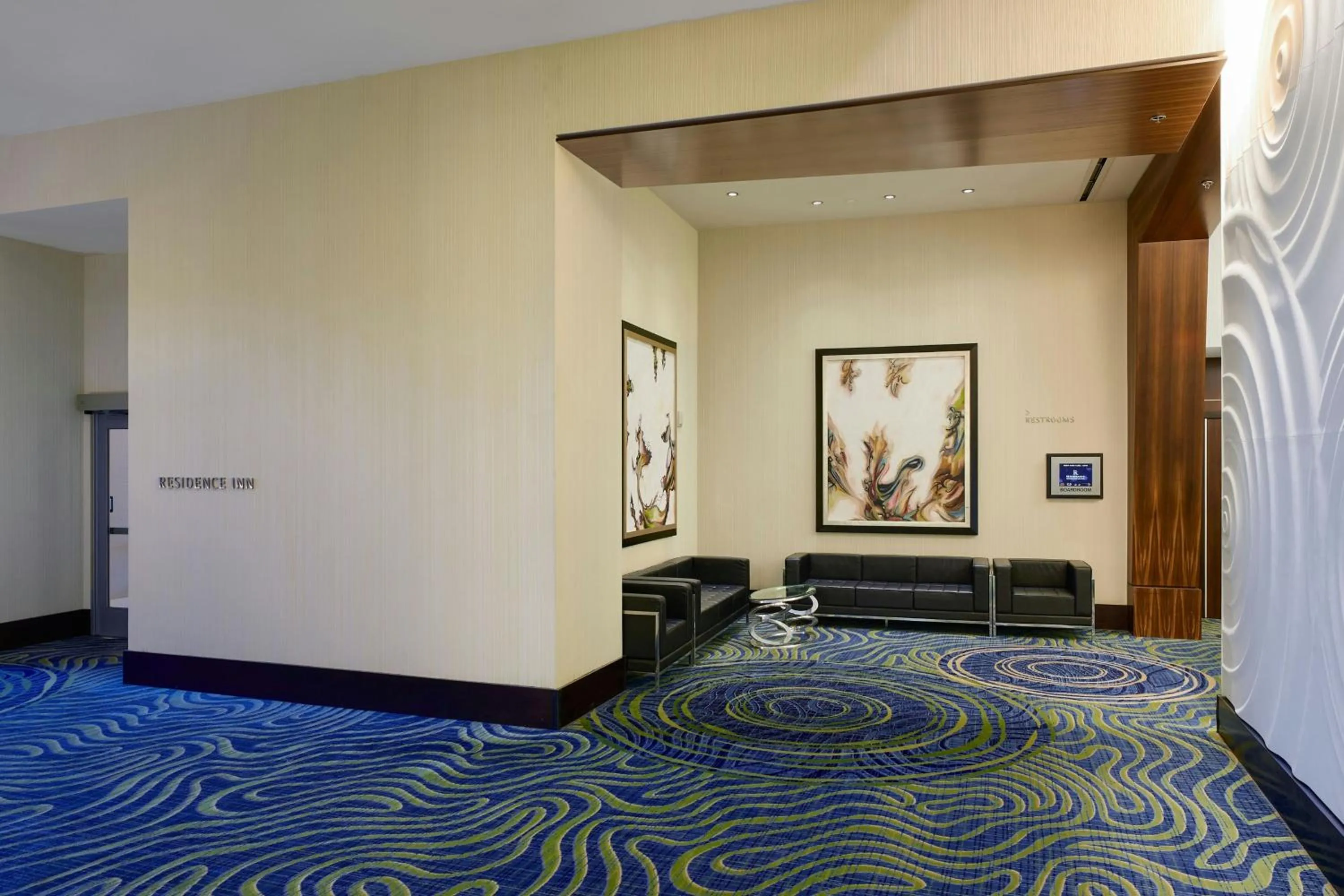 Meeting/conference room in Renaissance Arlington Capital View Hotel