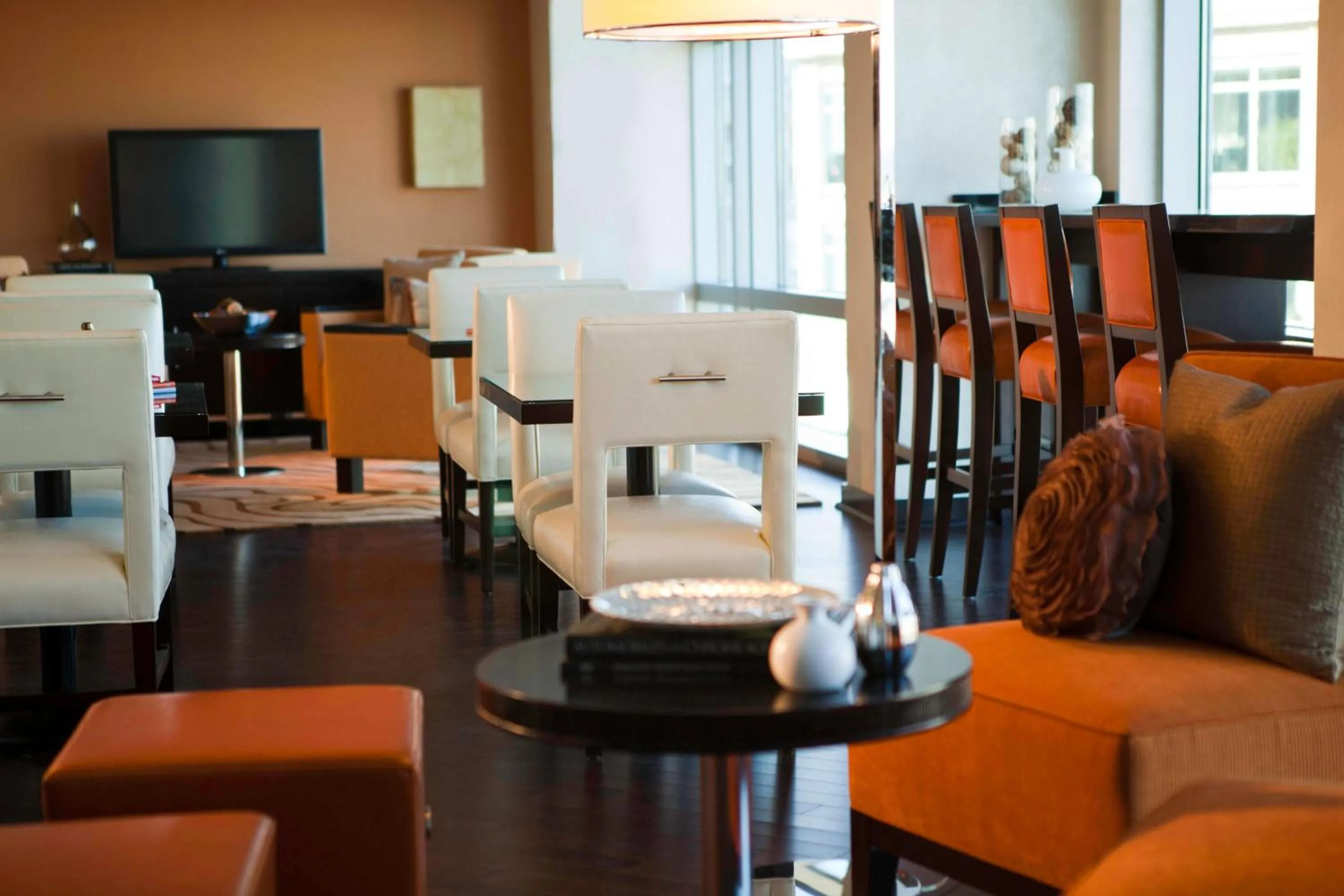 Lounge or bar in Renaissance Arlington Capital View Hotel