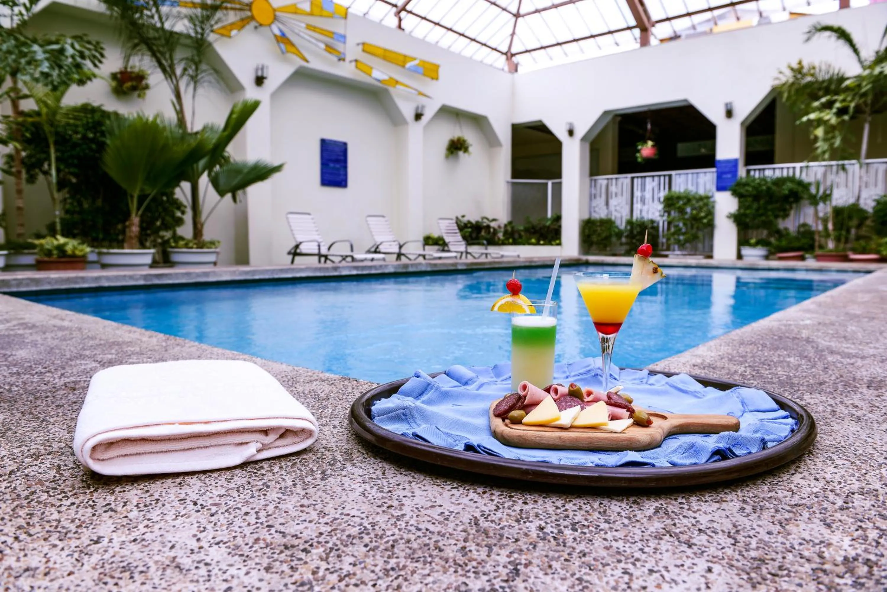 Swimming pool in Hotel Ramada