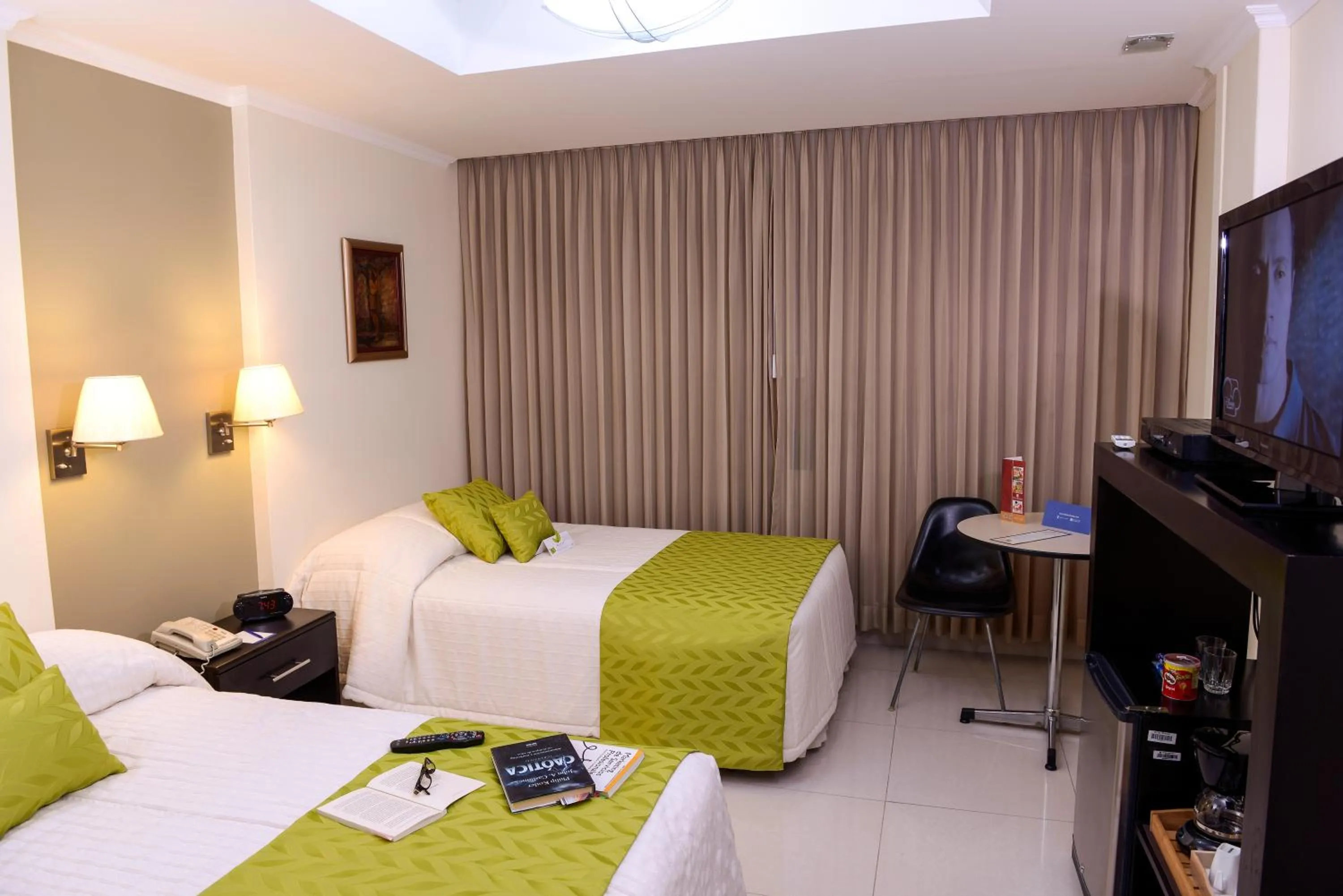 Photo of the whole room, Bed in Hotel Ramada